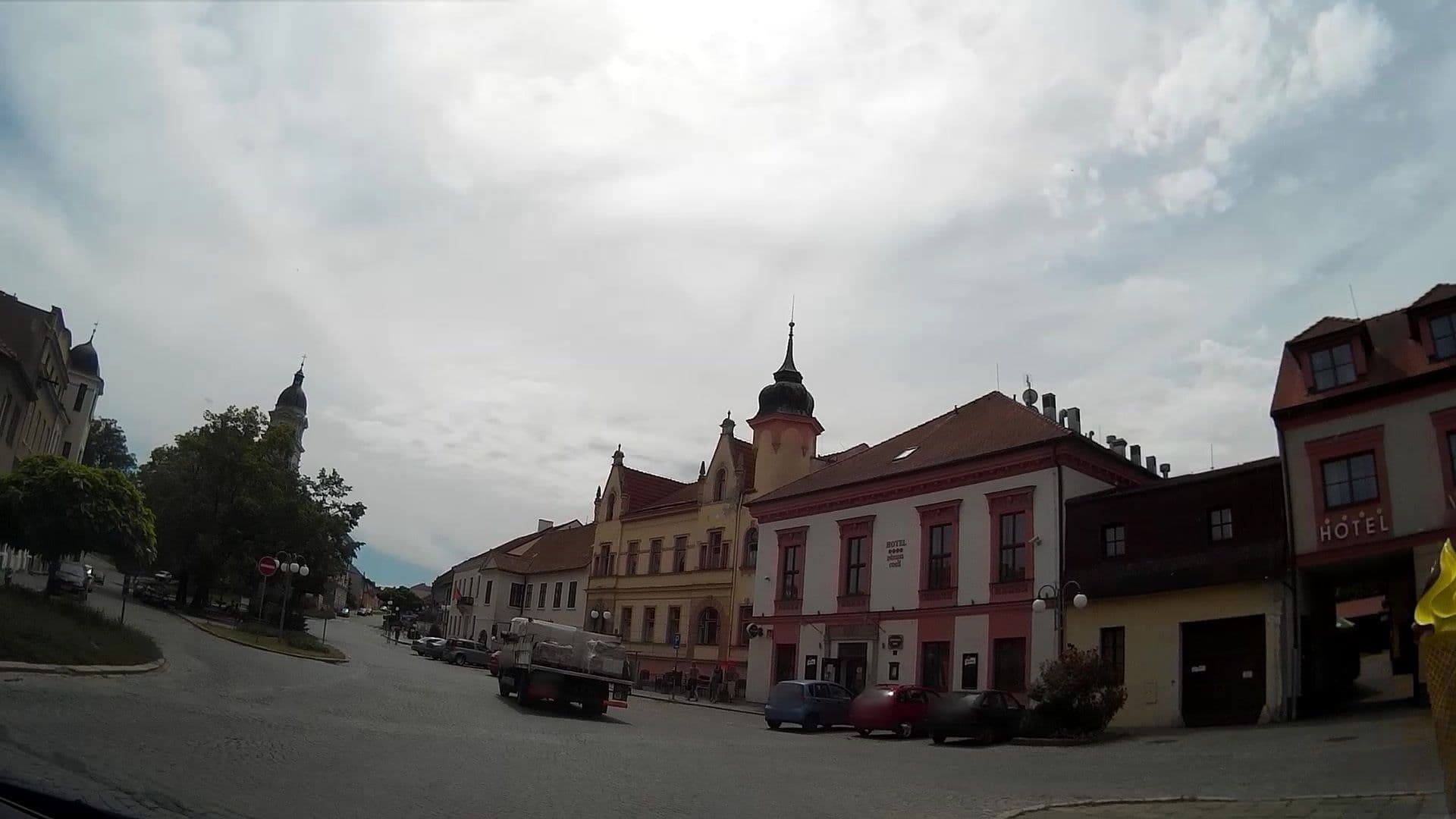 Street view near Hotel Vinum Coeli, Dolní Kounice — © hcz (CC BY-SA · Mapillary)
