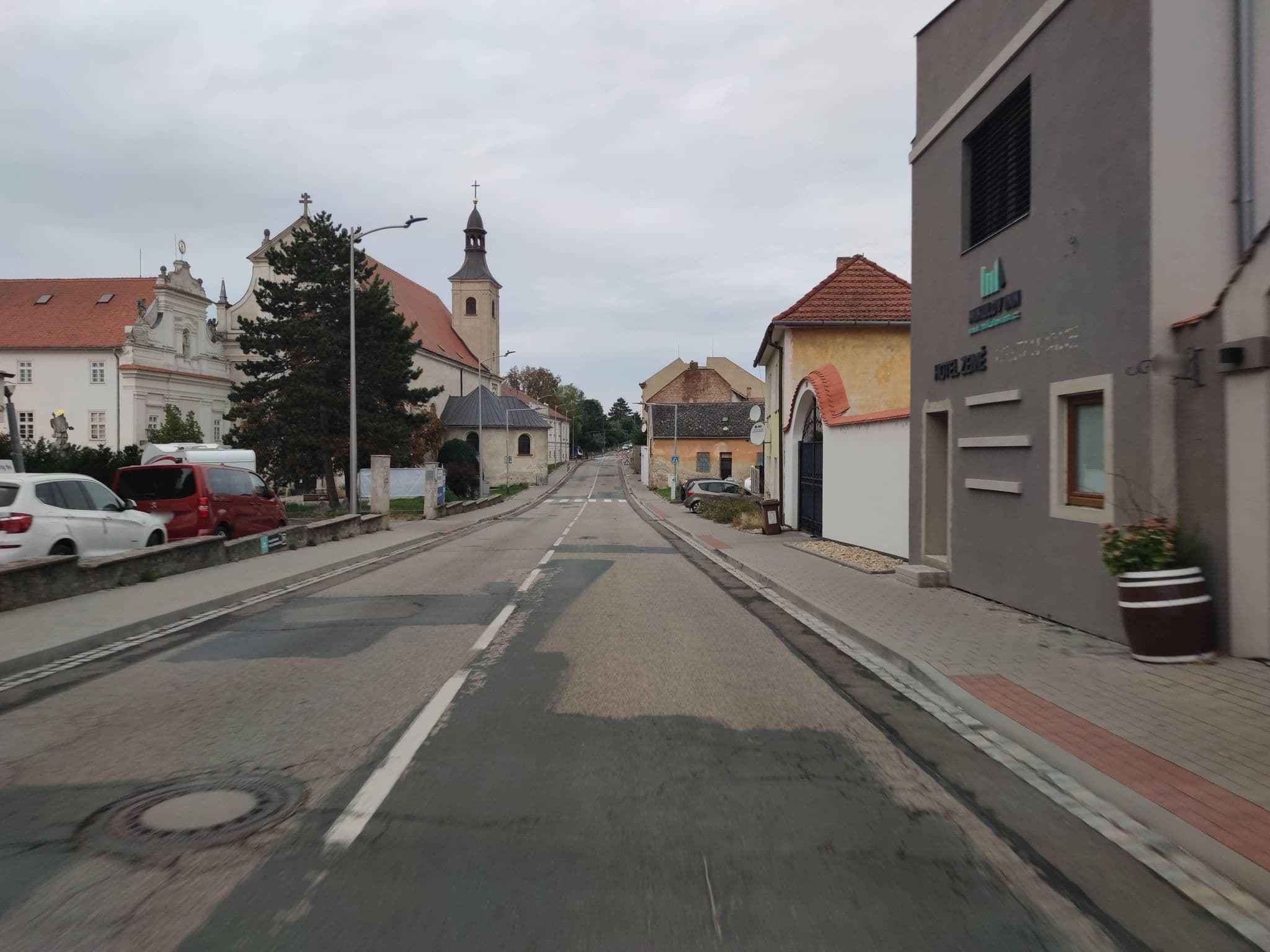 Street view near Země - restaurace a penzion, Mikulov — © martinpoljak (CC BY-SA · Mapillary)