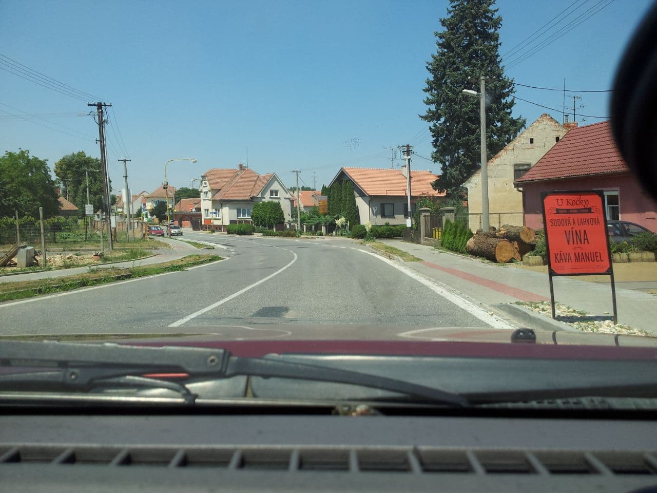 Street view near Penzion, vinotéka a kafé U Kočky, Mutěnice — © durko_freemap (CC BY-SA · Mapillary)