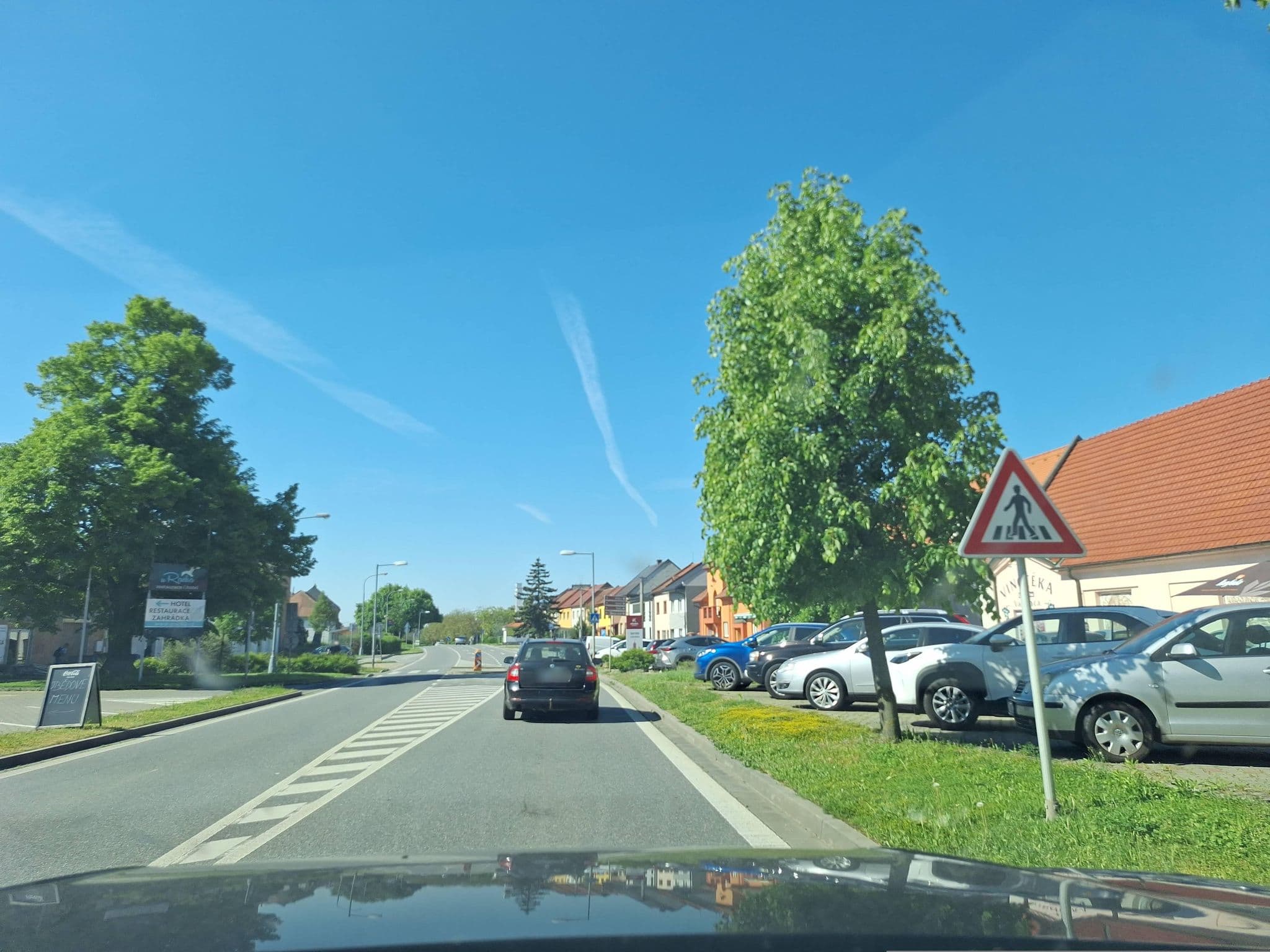 Street view near Hotel a Restaurace Racek, Ostrožská Nová Ves — © gob (CC BY-SA · Mapillary)