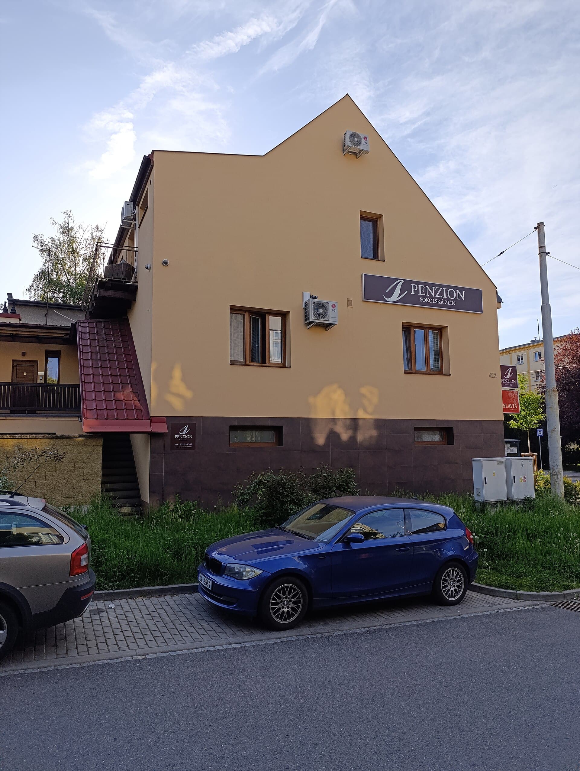 Penzion Sokolská (via Wikimedia Commons, CC BY-SA 4.0)