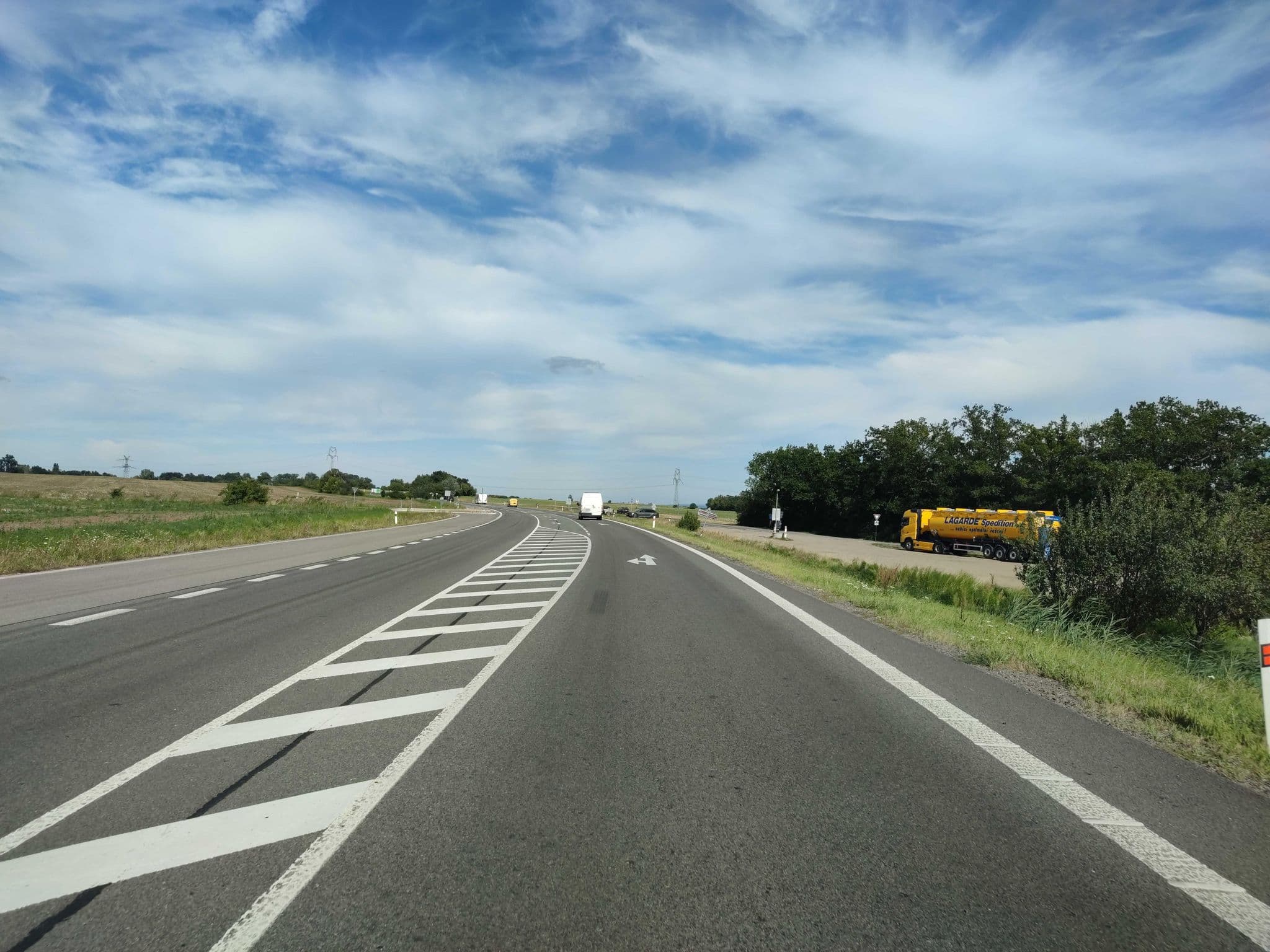 Street view near Motorest U Husara, Hrušky — © martinpoljak (CC BY-SA · Mapillary)