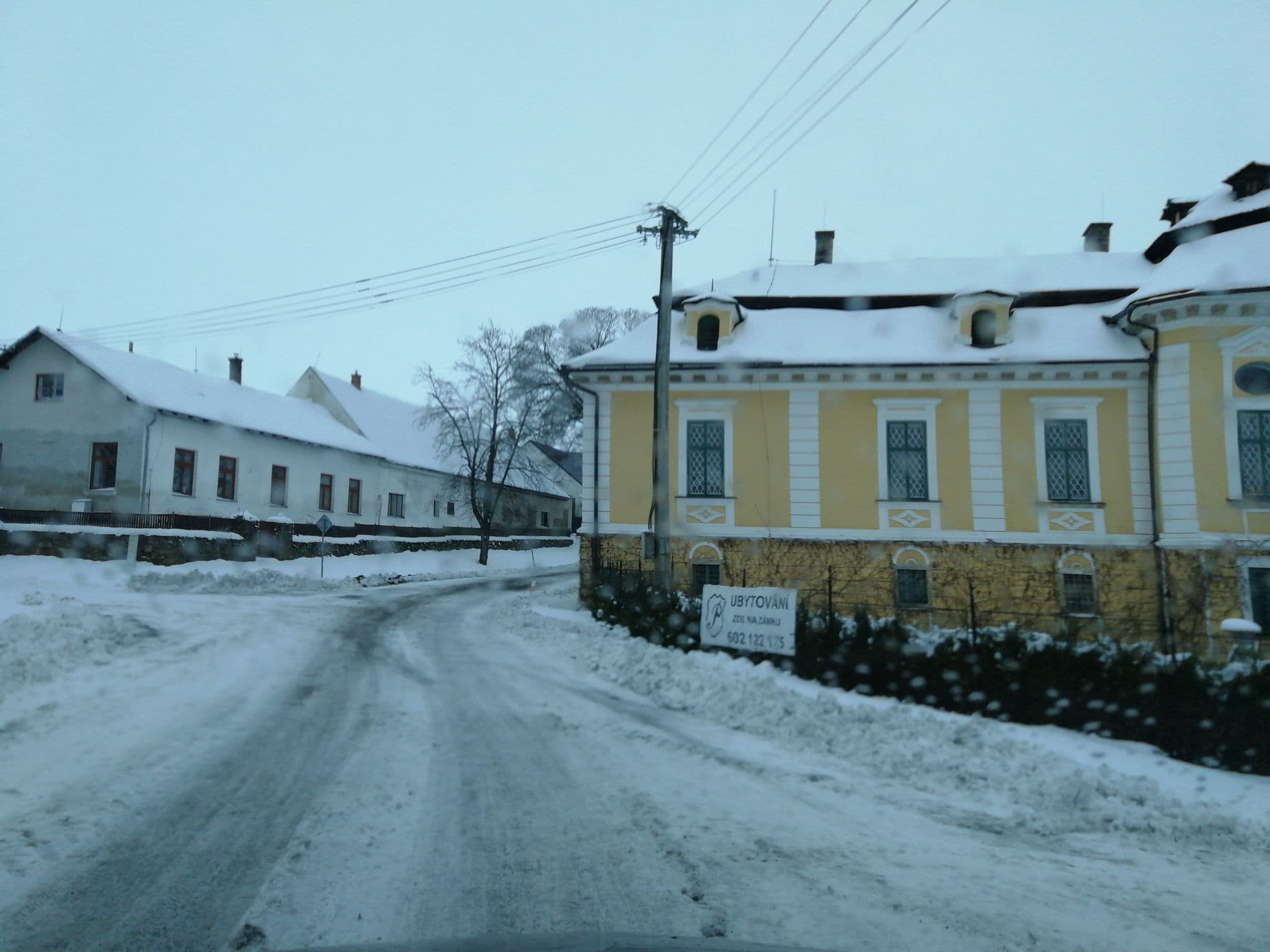 Street view near Zámek Úsobí, Lípa — © jerome_pietri (CC BY-SA · Mapillary)