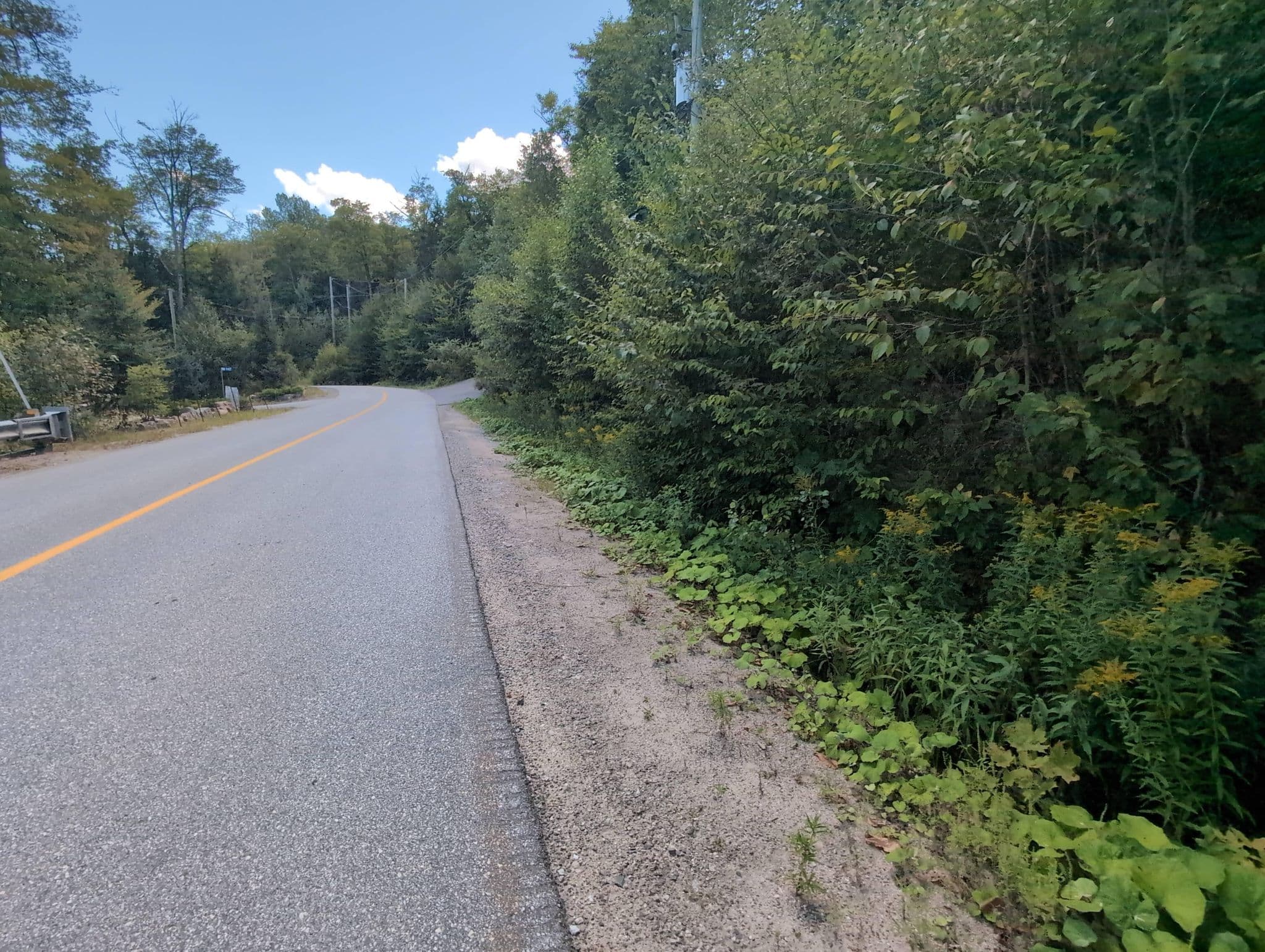 Street view near L'Ours, Val-des-Monts — © TheRadScientist (CC BY-SA · Mapillary)