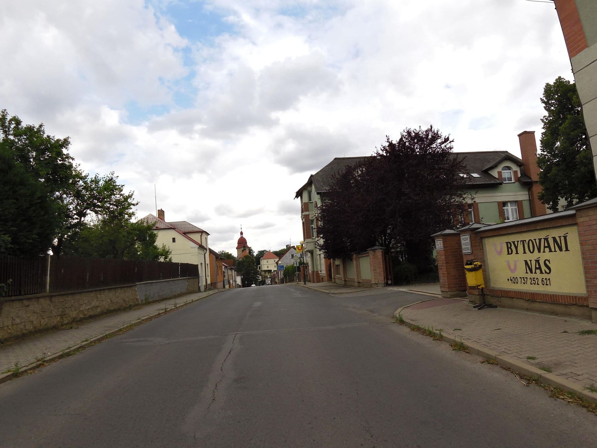 Street view near Penzion Ve Mlýně (Uniplast Dobrovice), Dobrovice — © fell3 (CC BY-SA · Mapillary)