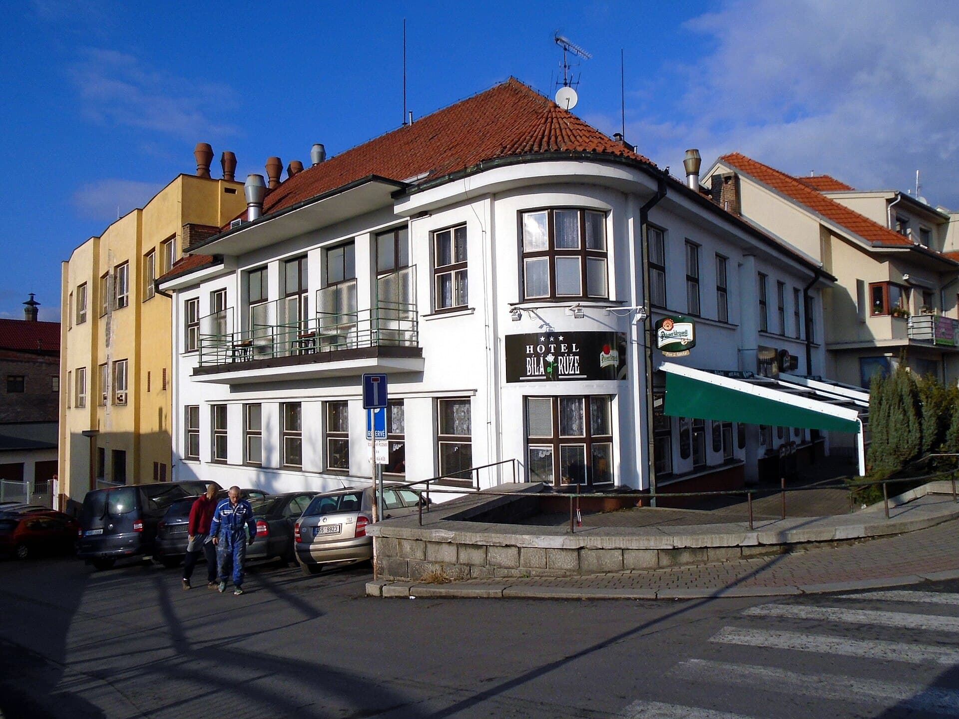 Hotel Bílá Růže (via Wikimedia Commons, CC BY-SA 4.0)