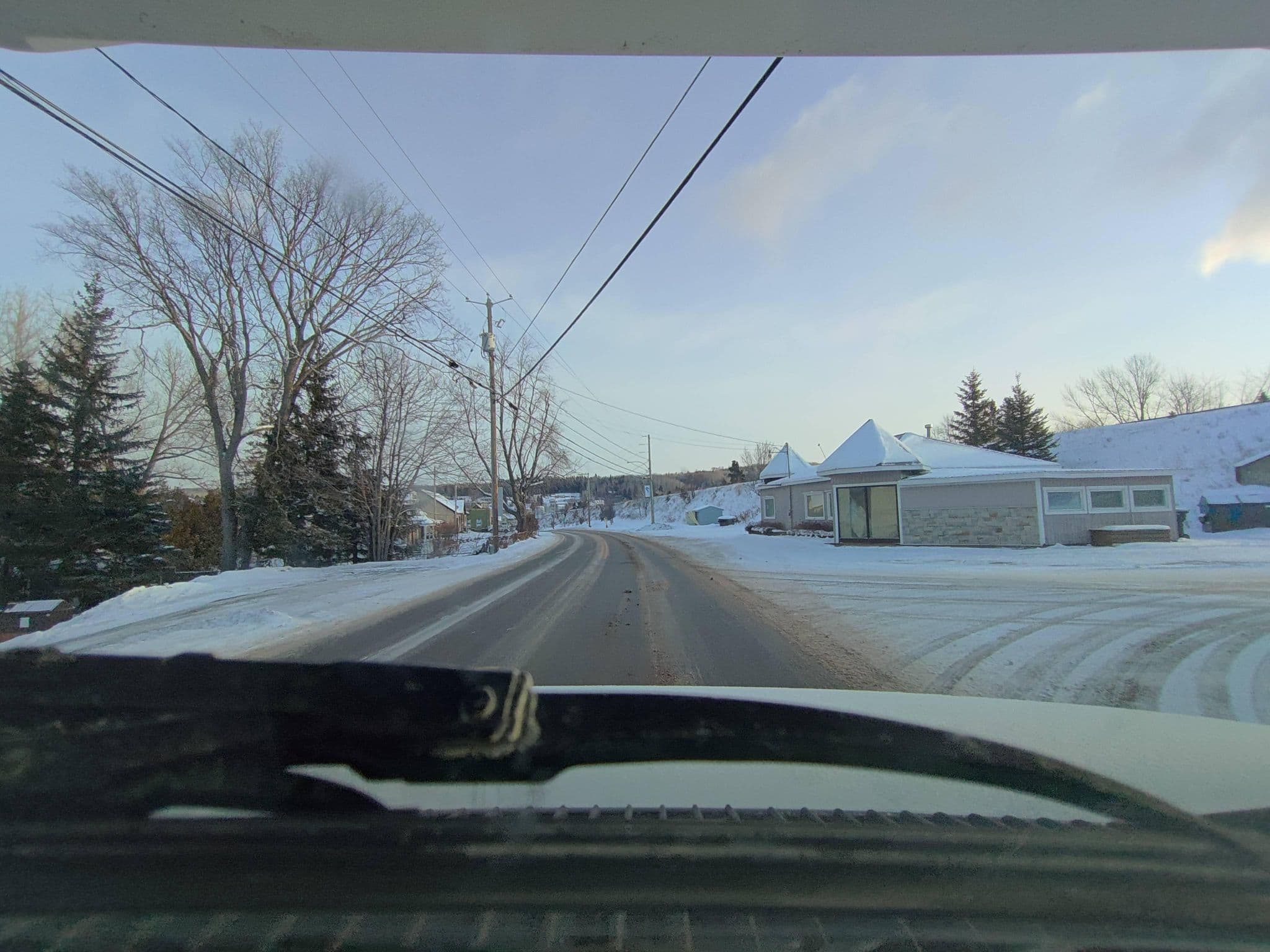 Street view near Auberge Forteresse de la Rive, Pohénégamook — © kibour (CC BY-SA · Mapillary)