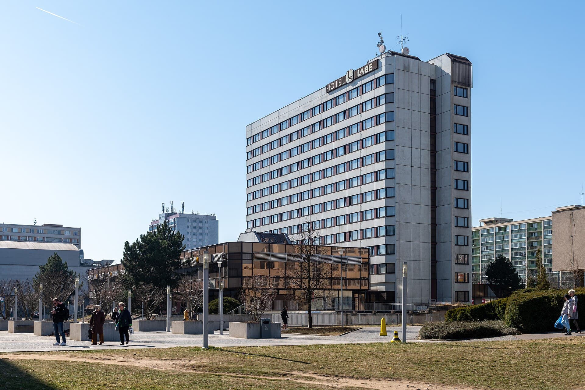 Hotel Labe (via Wikimedia Commons, CC BY-SA 4.0)