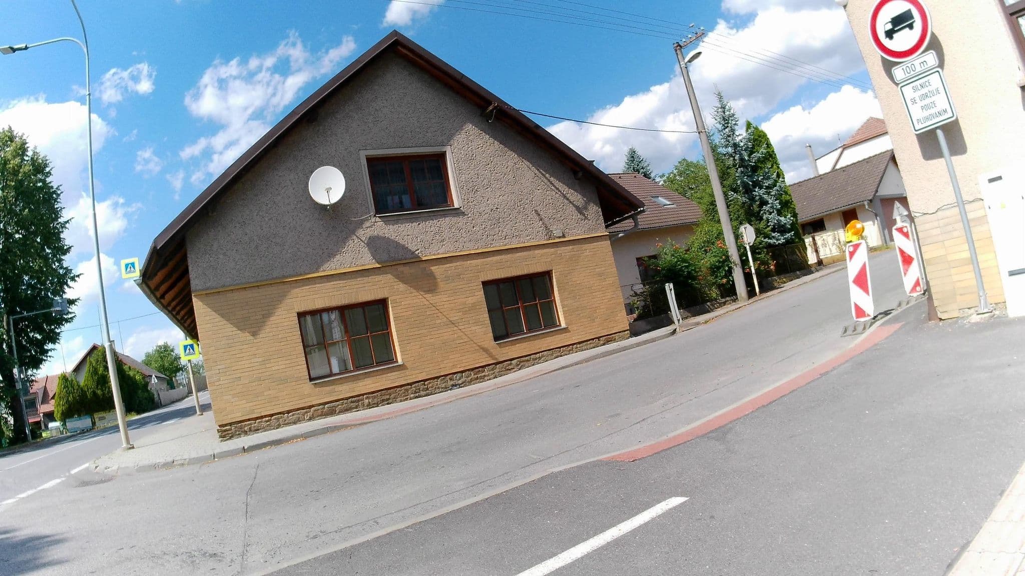 Street view near Motorest u Sekyrky, Kvasiny — © frfole (CC BY-SA · Mapillary)