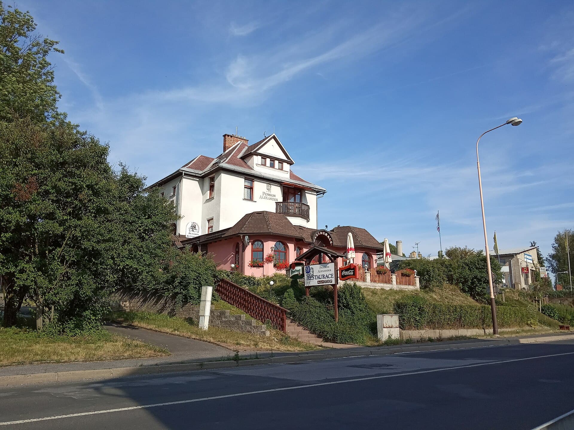 Pension Alexander (via Wikimedia Commons, CC BY-SA 3.0)