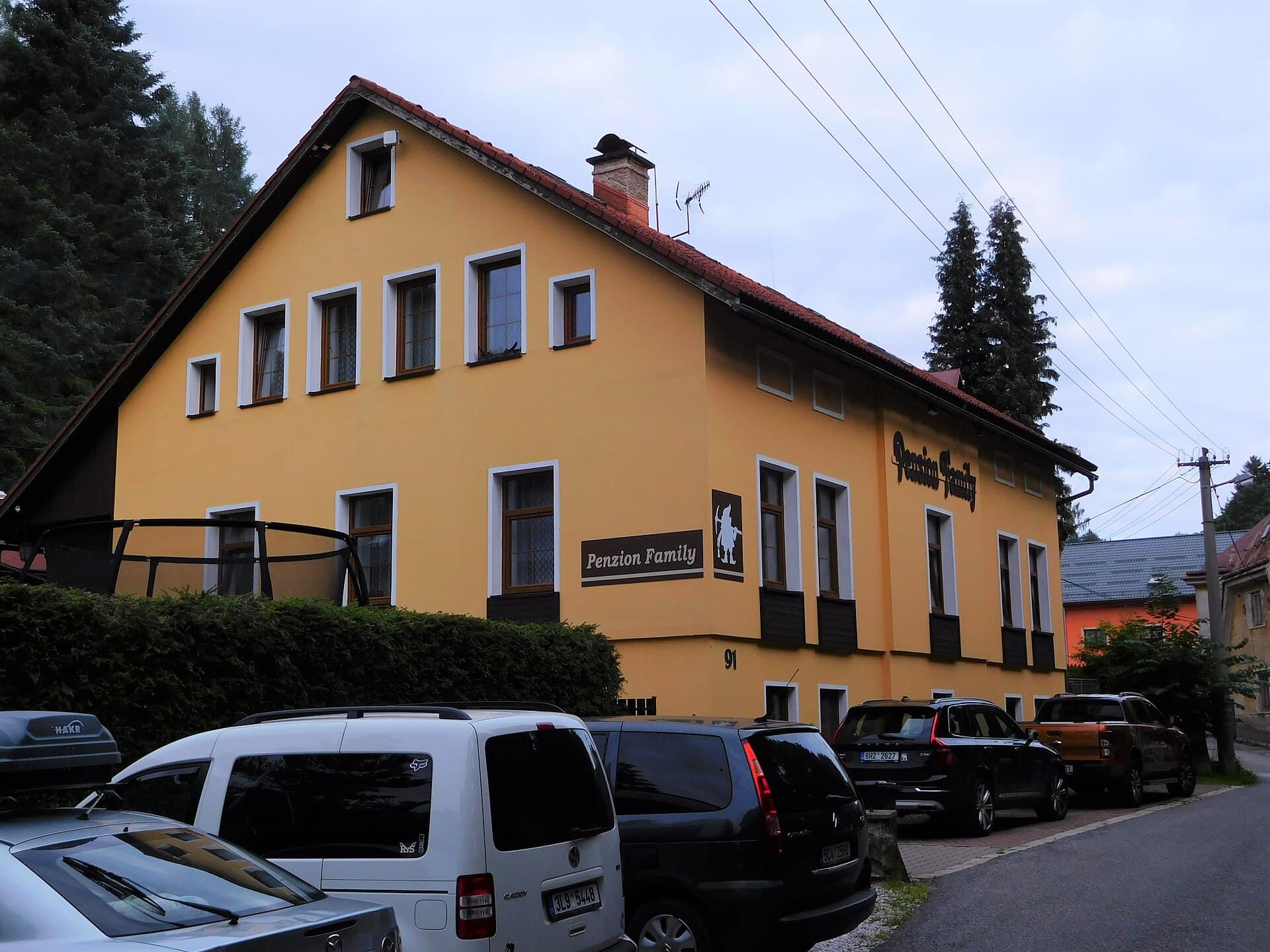 Penzion Family (via Wikimedia Commons, CC BY-SA 3.0)