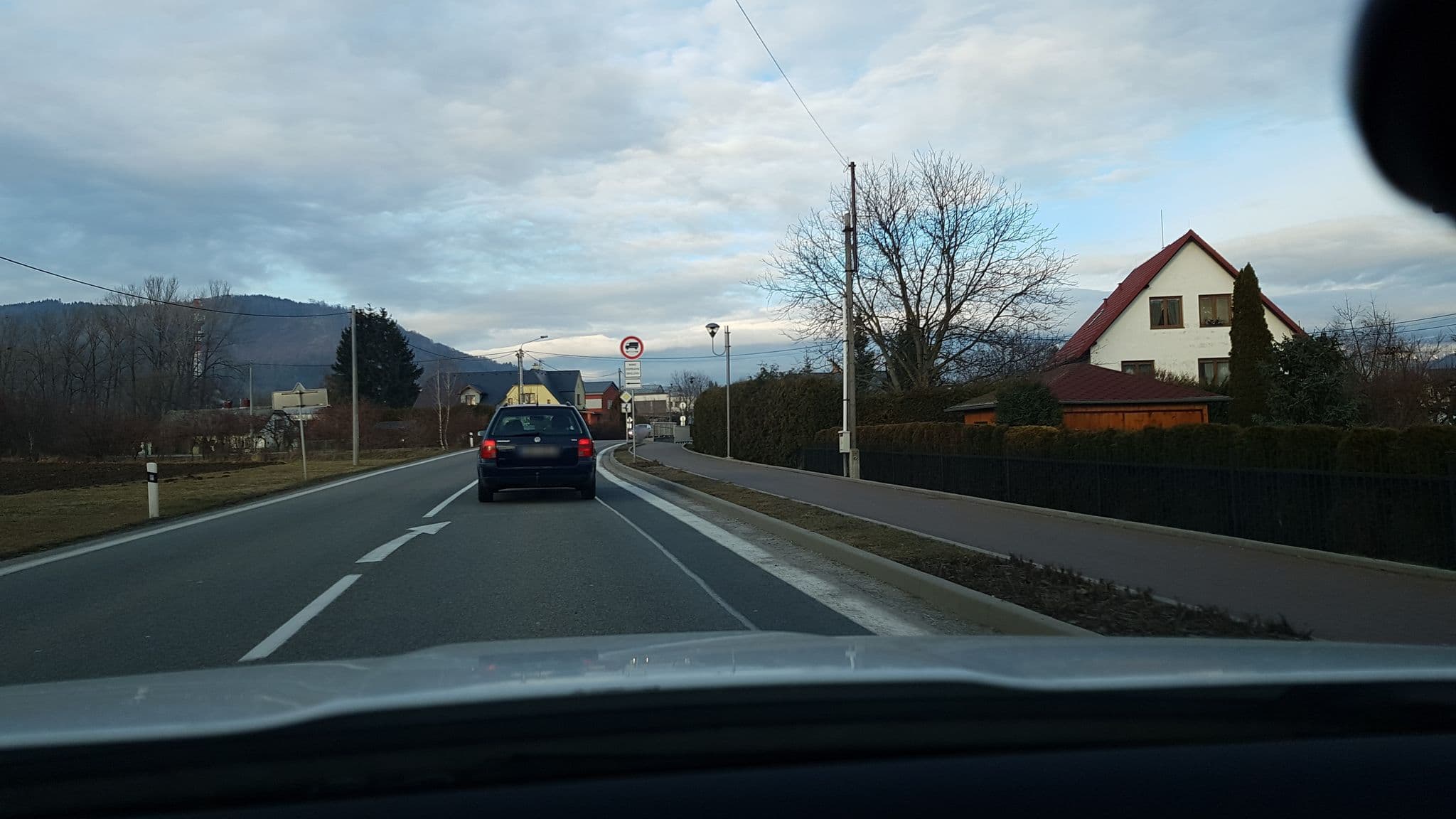Street view near Hawaii Penzión, Vikýřovice — © richardc (CC BY-SA · Mapillary)