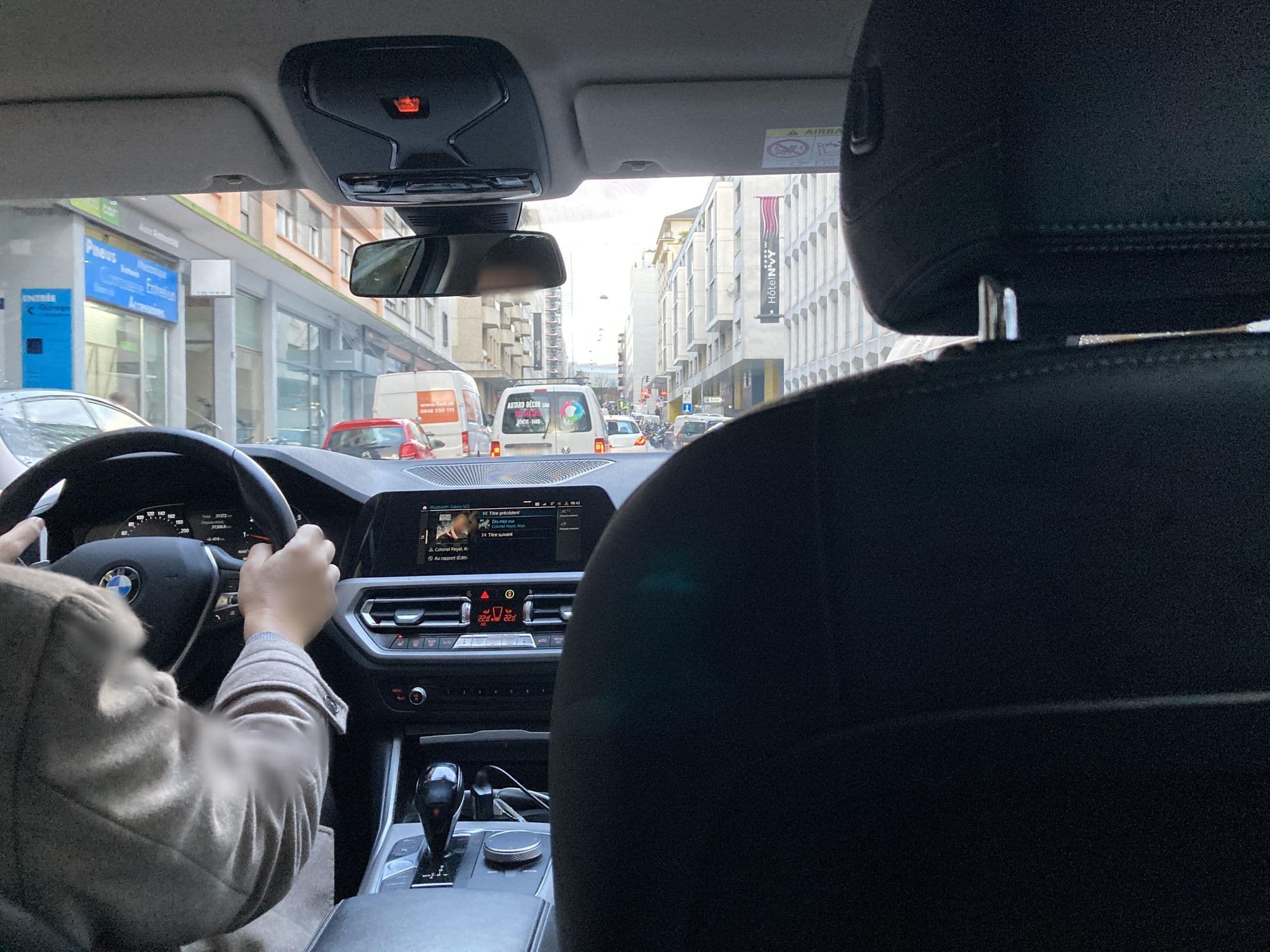 Street view near Hôtel Drake, Geneva — © Pervenches777 (CC BY-SA · Mapillary)