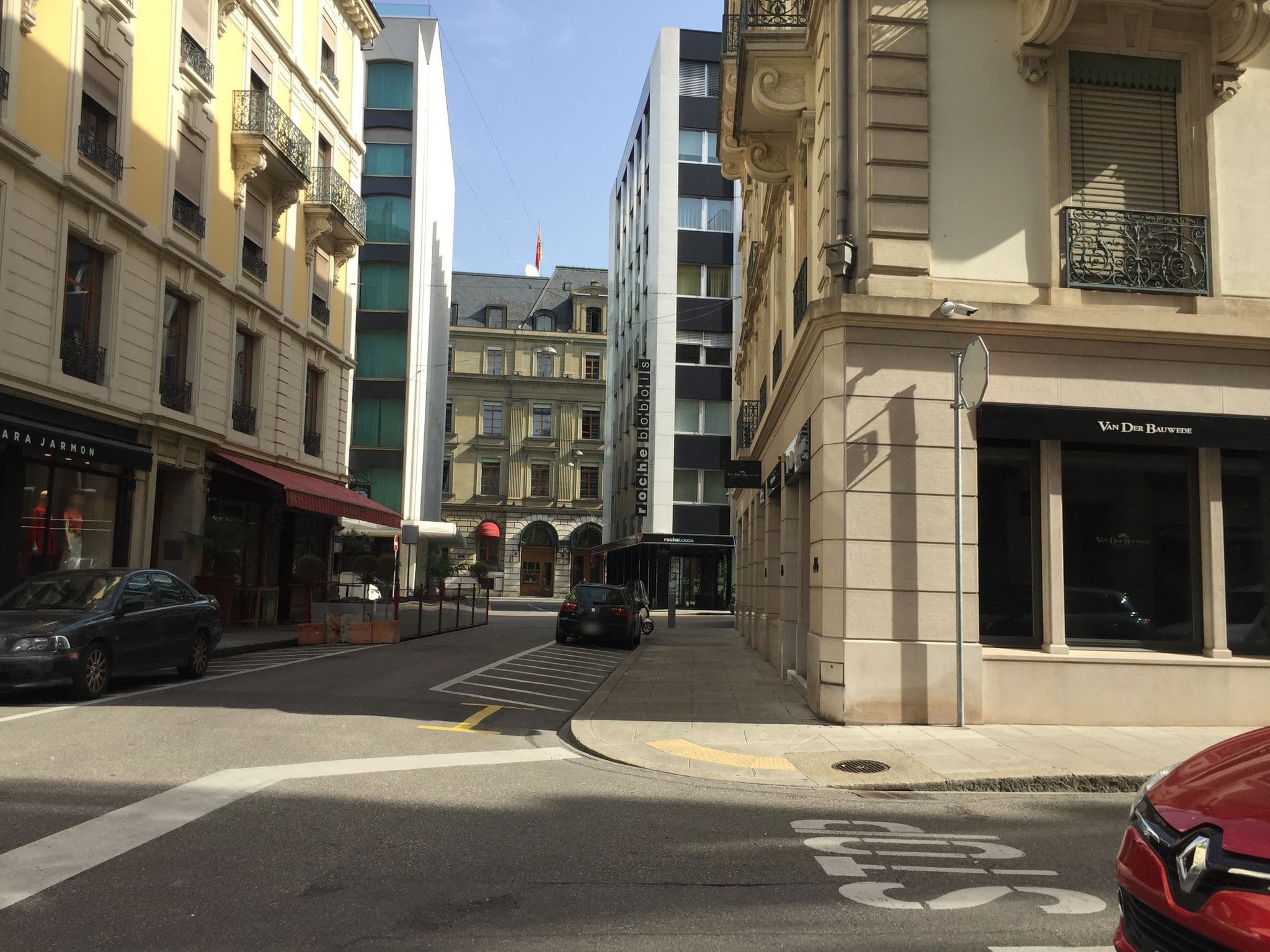 Street view near Hotel Hermitage, Geneva — © thepriben (CC BY-SA · Mapillary)