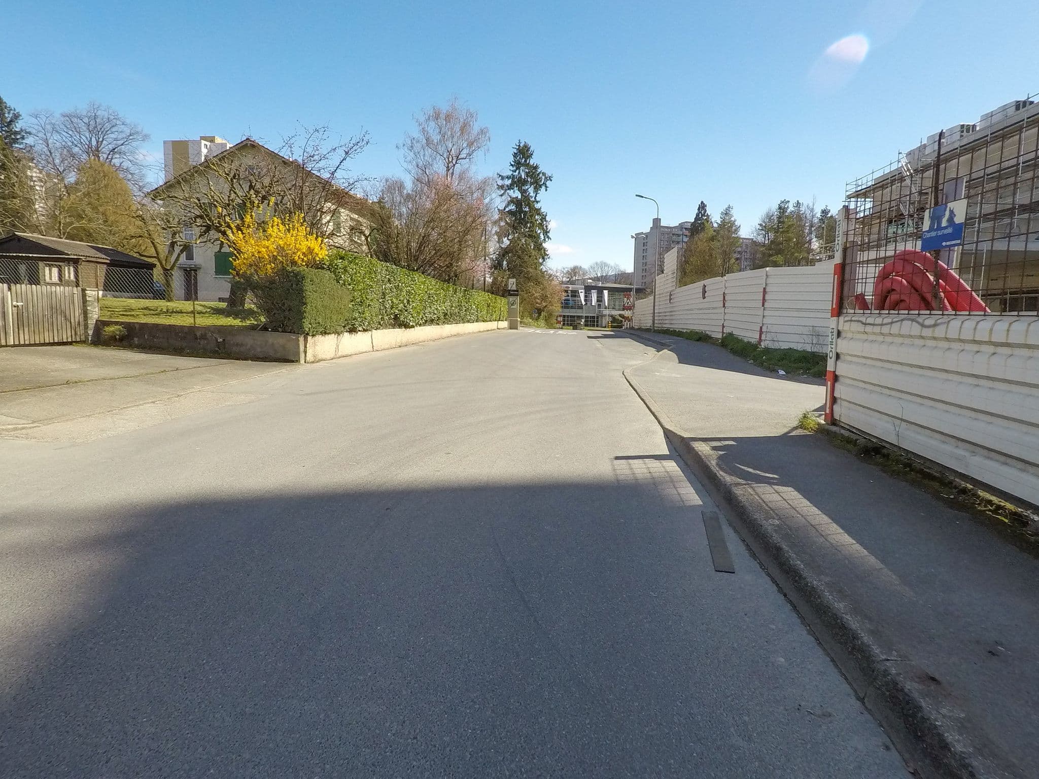 Street view near Geneva Marriott Hotel, Les Avanchets — © esario (CC BY-SA · Mapillary)