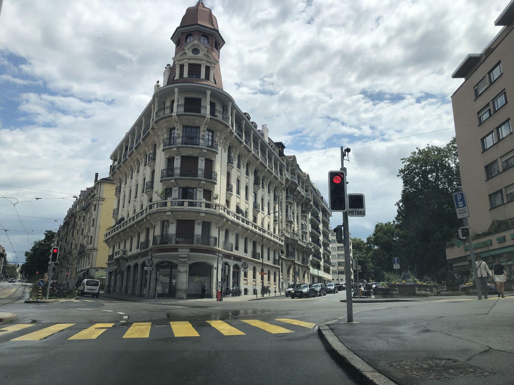 Street view near Hotel Pax Geneva, Geneva — © peterleth (CC BY-SA · Mapillary)