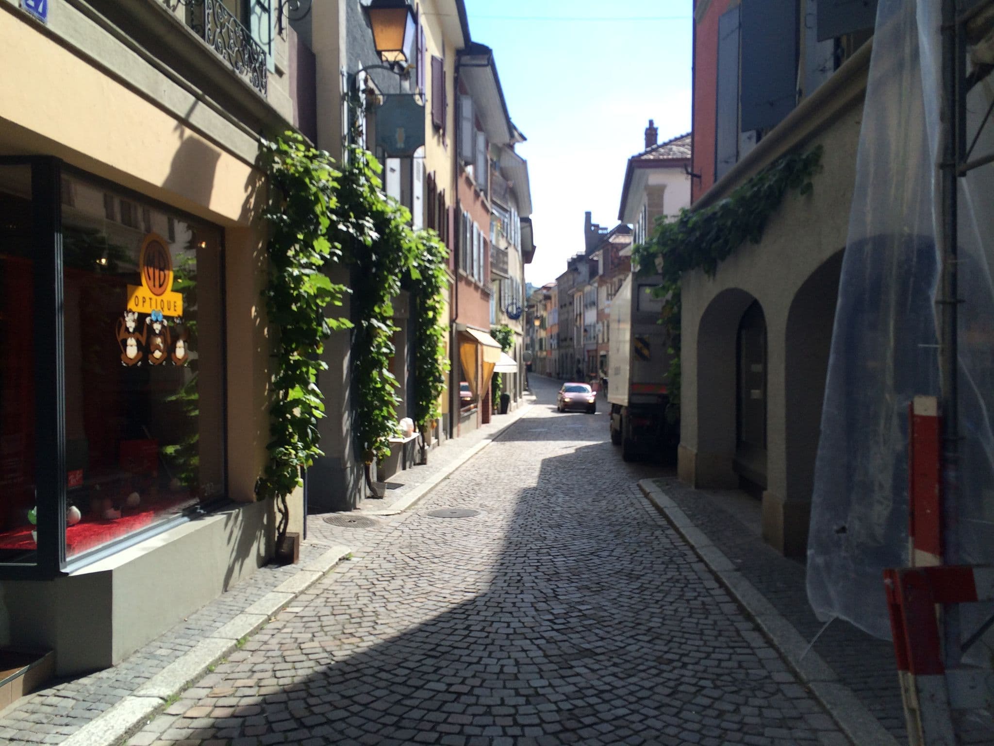 Street view near Hôtel LakeView Le Rivage Lutry-Lausanne, Lutry — © comstar (CC BY-SA · Mapillary)