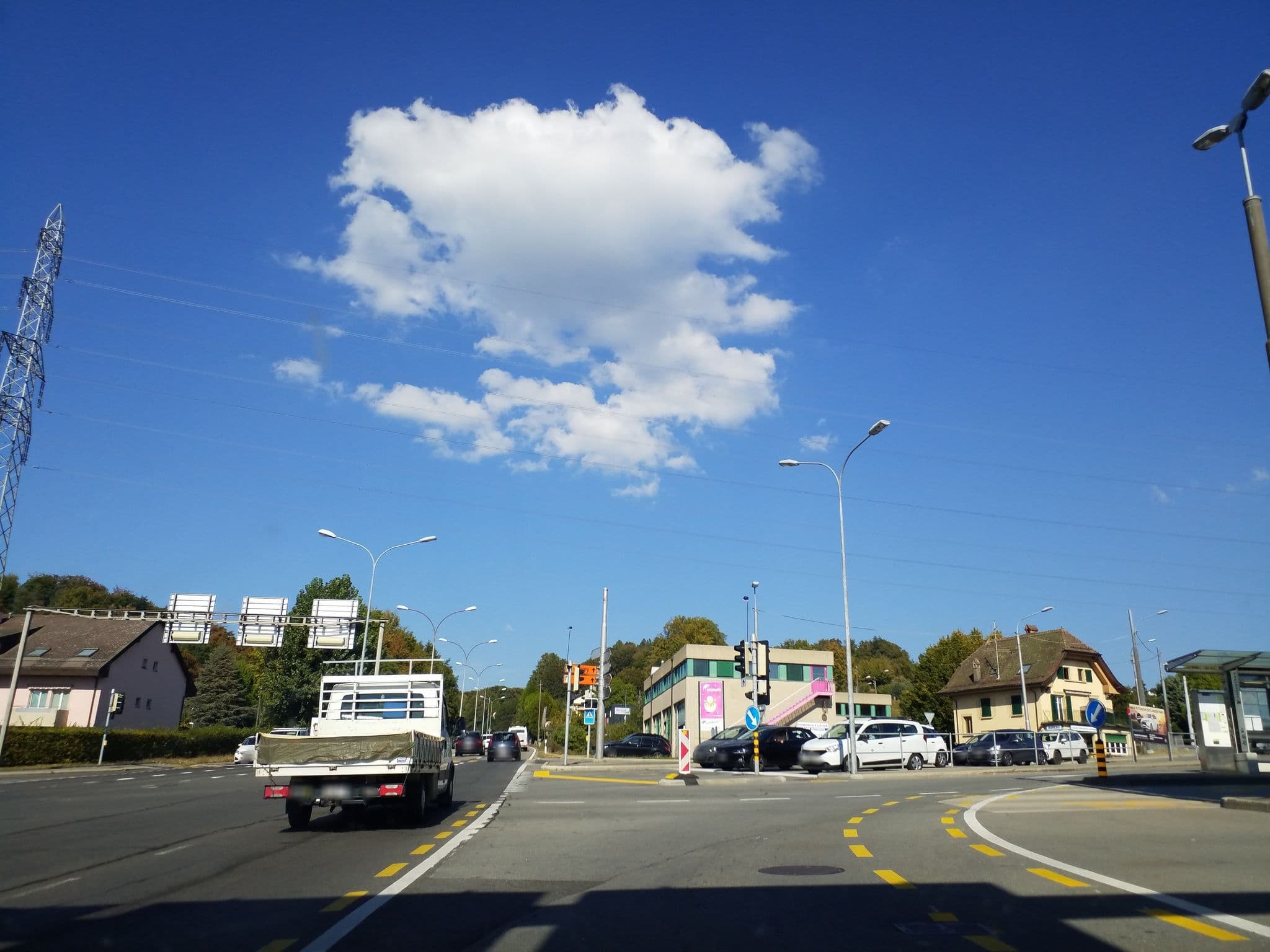 Street view near Hôtel-Restaurant Pub l'Union, Epalinges — © mapillareur (CC BY-SA · Mapillary)