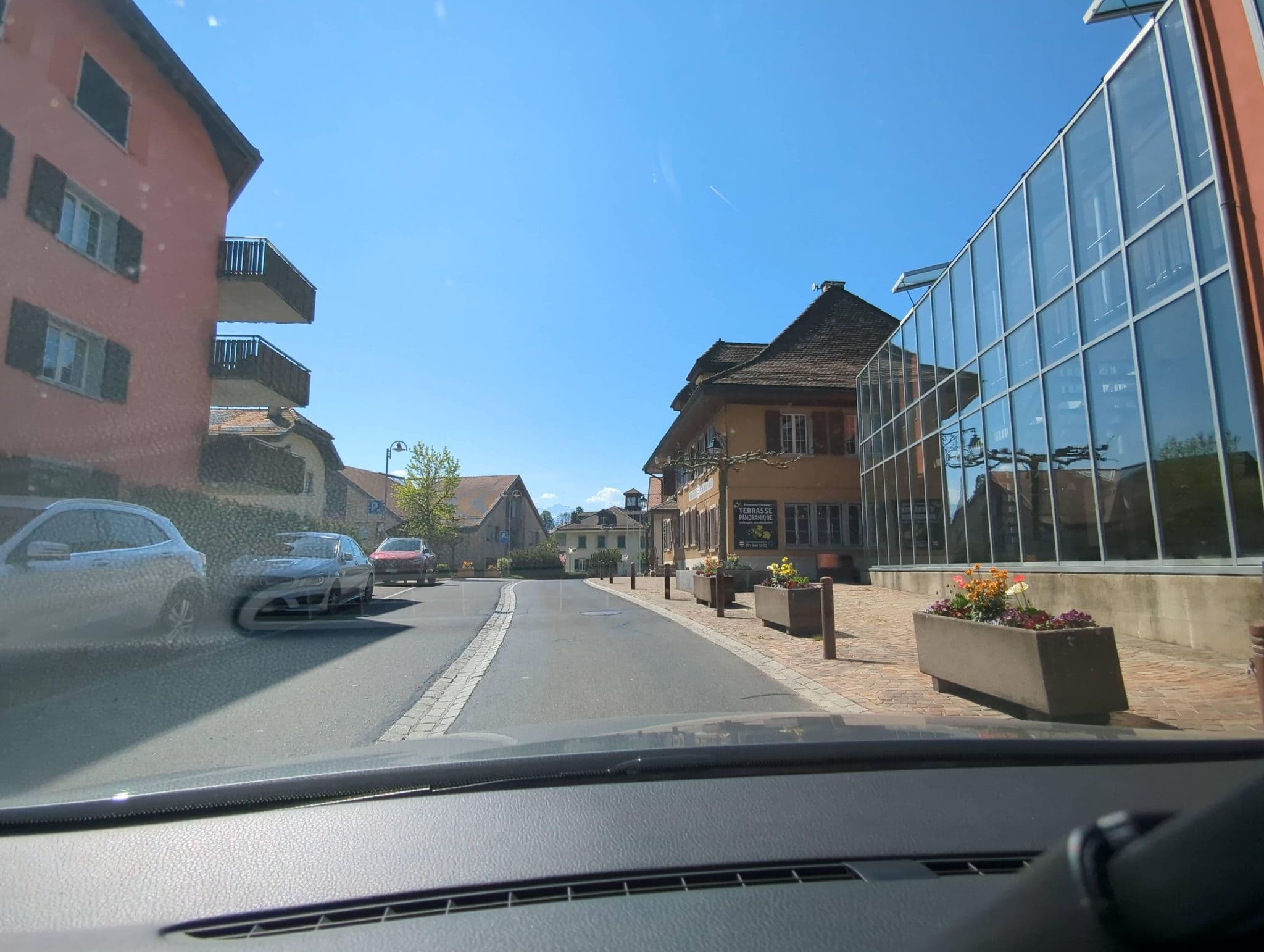 Street view near Auberge communale de Puidoux, Puidoux — © Jeankowkow (CC BY-SA · Mapillary)