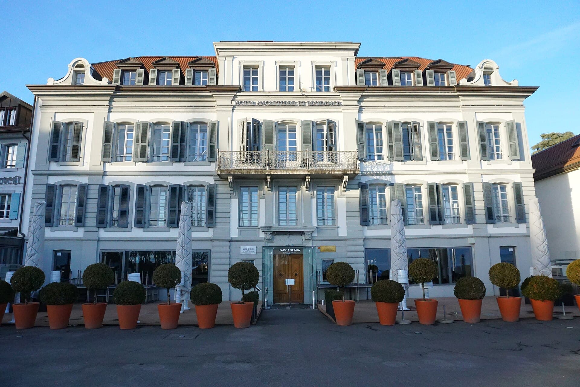 Hotel Angleterre and Residence (via Wikimedia Commons, CC BY-SA 3.0)
