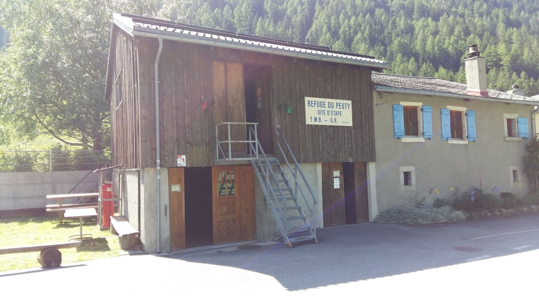 Street view near Dortoir Peuty, Martigny-Combe — © overflorian (CC BY-SA · Mapillary)