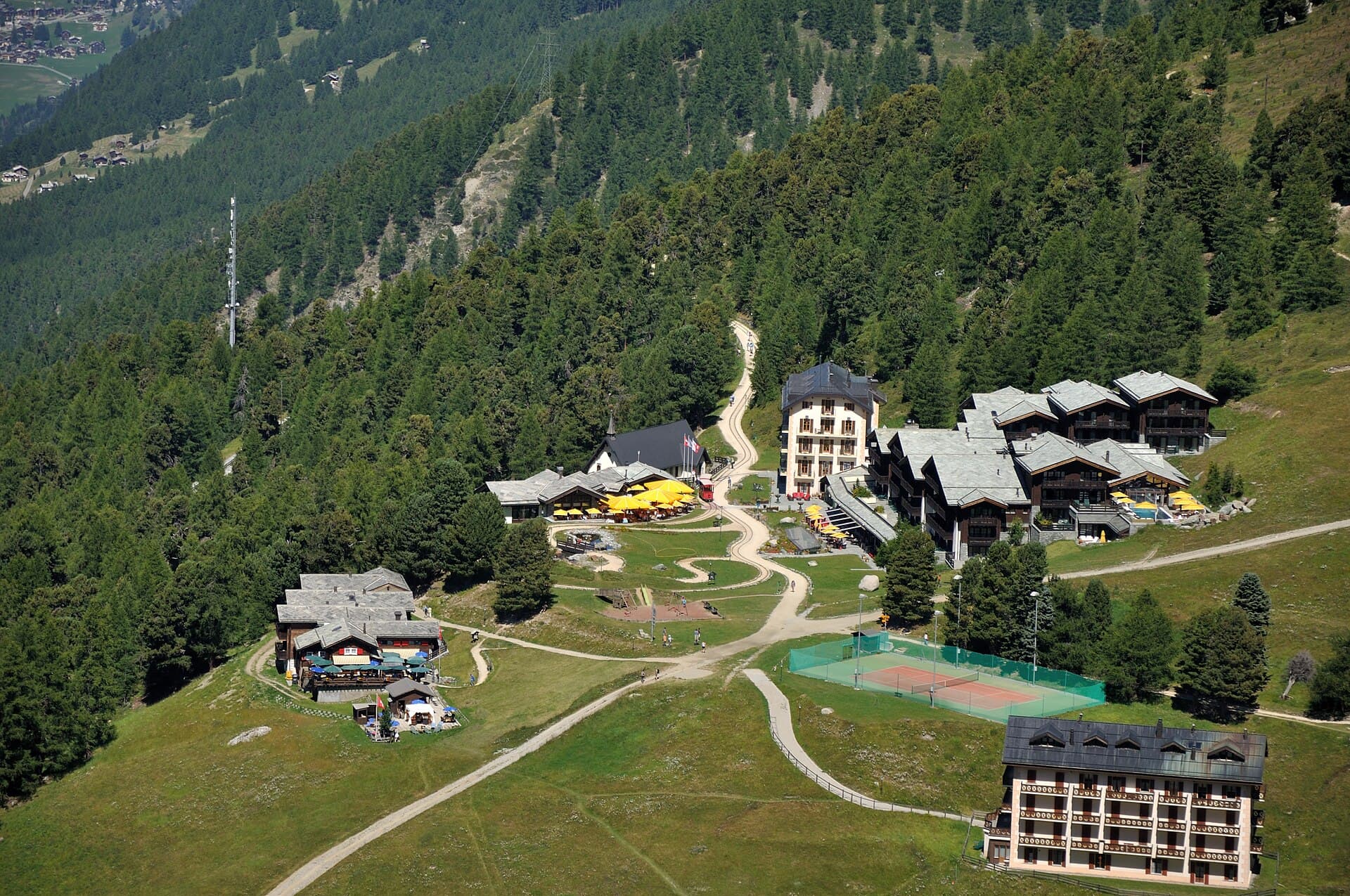 Riffelalp Resort (via Wikimedia Commons, CC BY-SA 3.0)