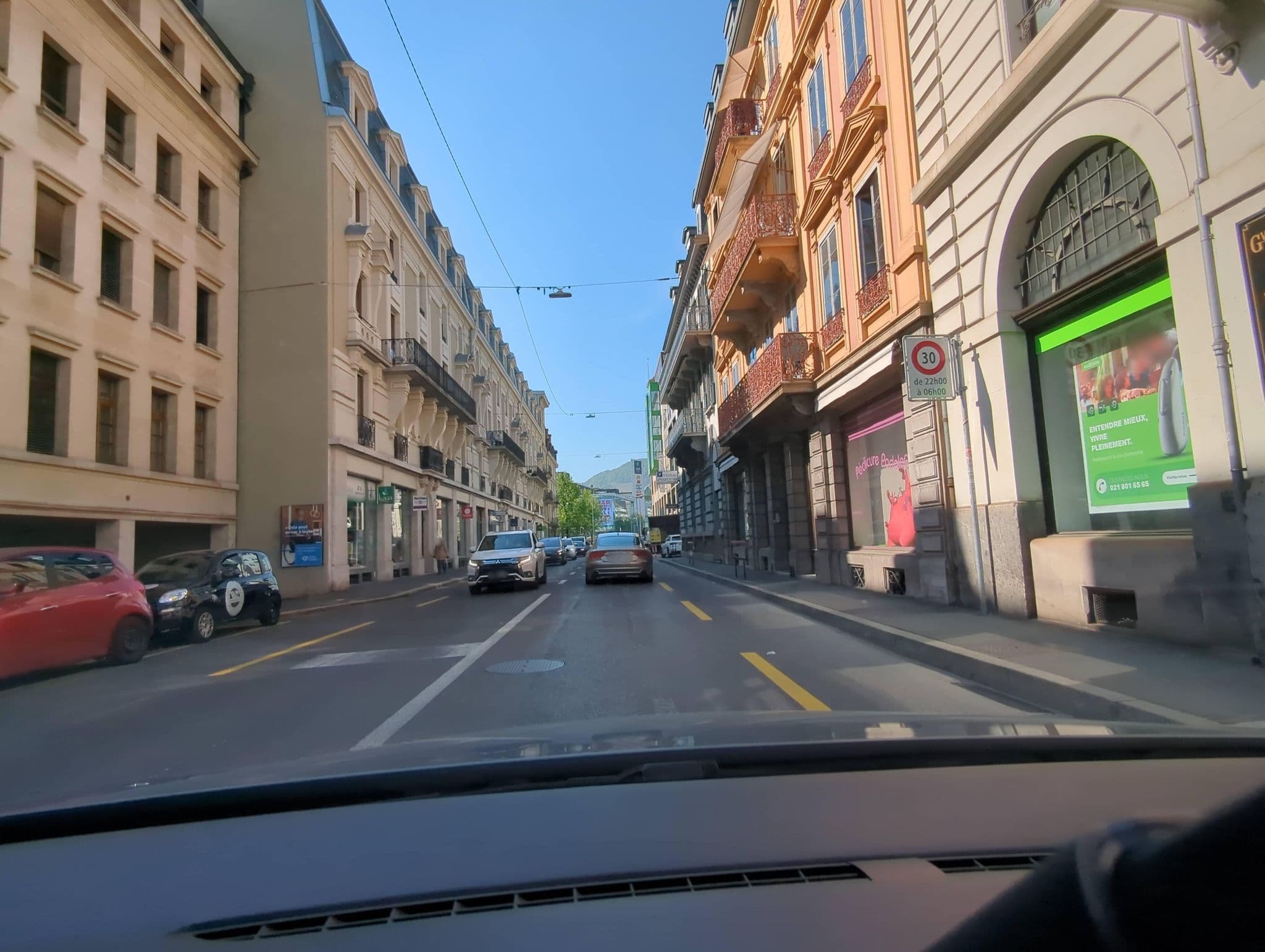 Street view near Family apartment near the train station, Vevey — © Jeankowkow (CC BY-SA · Mapillary)