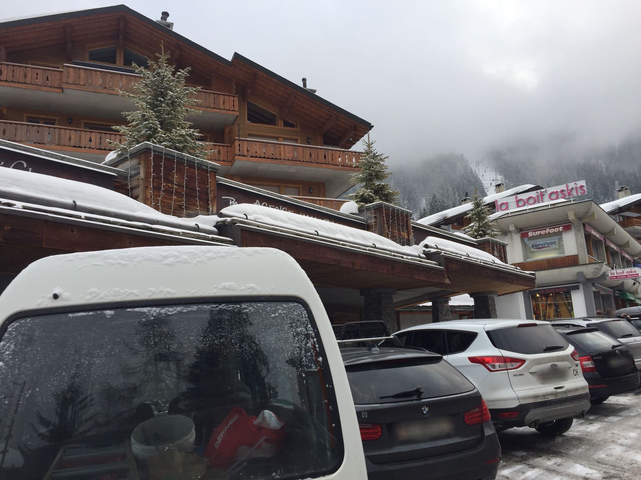 Street view near Chalet Venus, Verbier — © jesolem (CC BY-SA · Mapillary)
