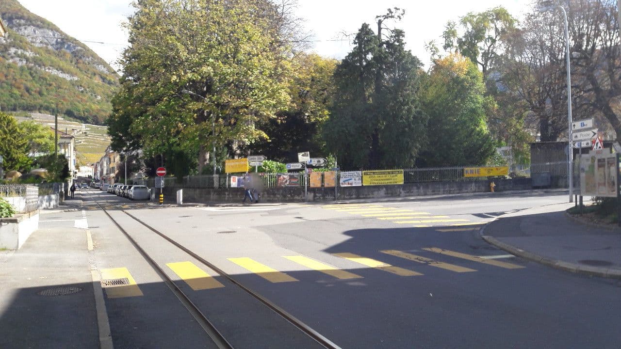 Street view near Hotel Cafe Suisse, Aigle — © crontab (CC BY-SA · Mapillary)