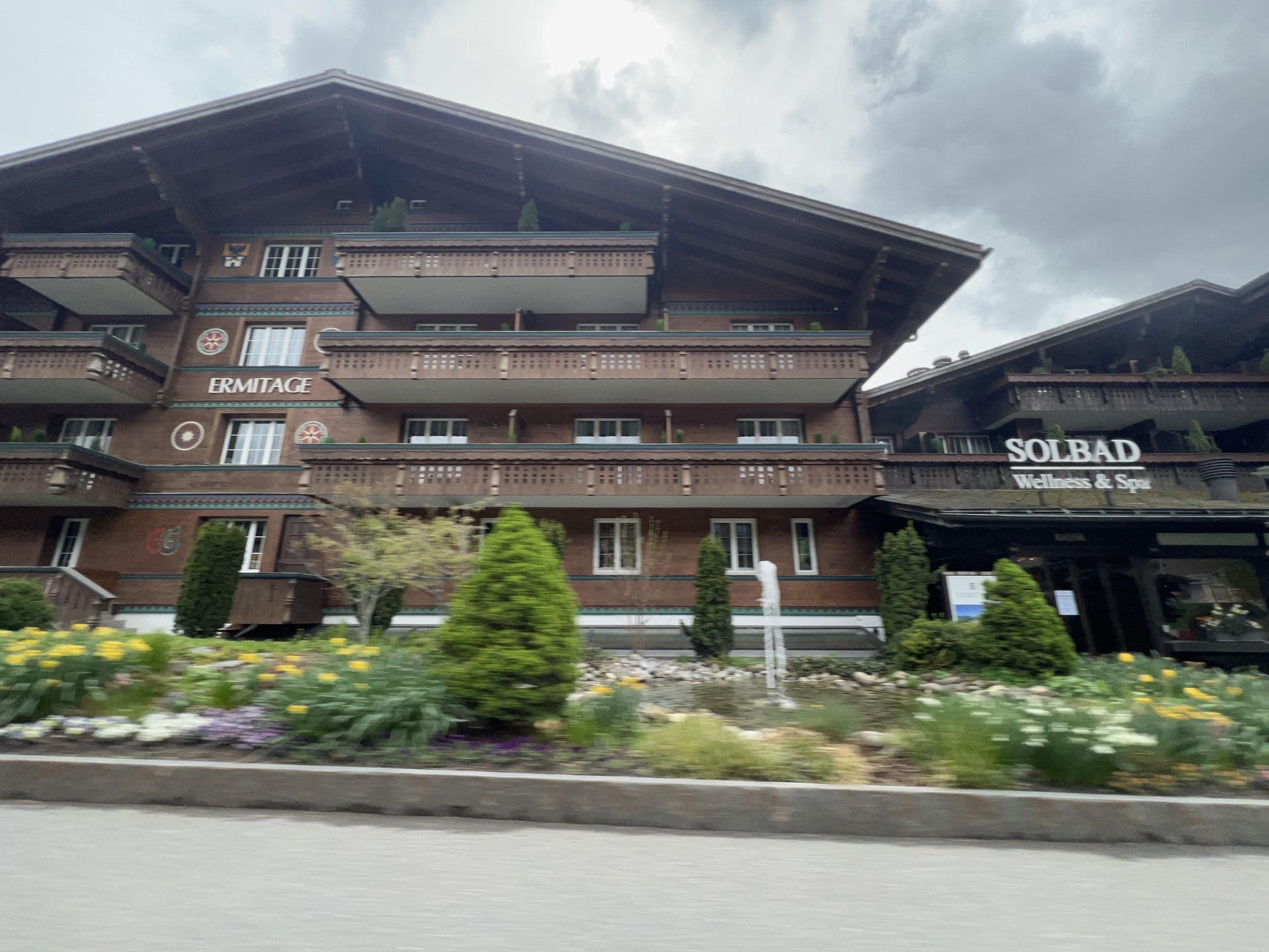 Street view near Ermitage Pool, Saanen — © yellowracer (CC BY-SA · Mapillary)
