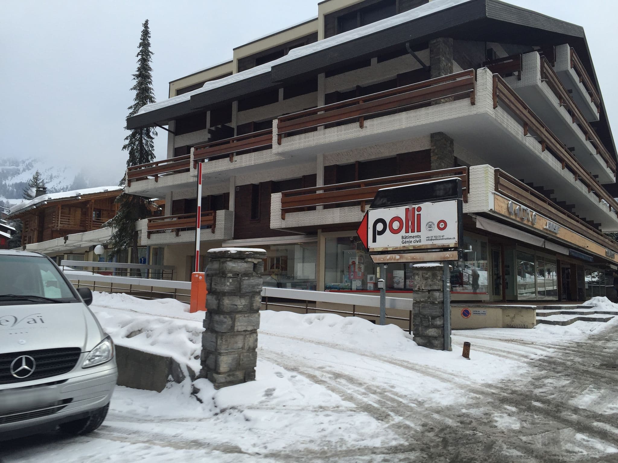 Street view near Nevaï Spa, Verbier, Verbier — © jesolem (CC BY-SA · Mapillary)