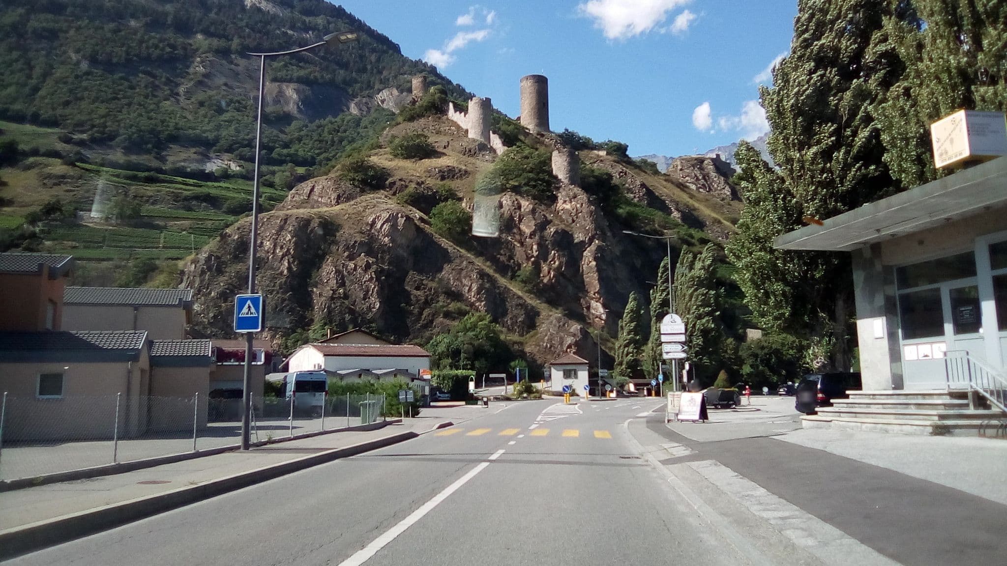 Street view near Restaurant De La Tour, Saillon — © randalf (CC BY-SA · Mapillary)