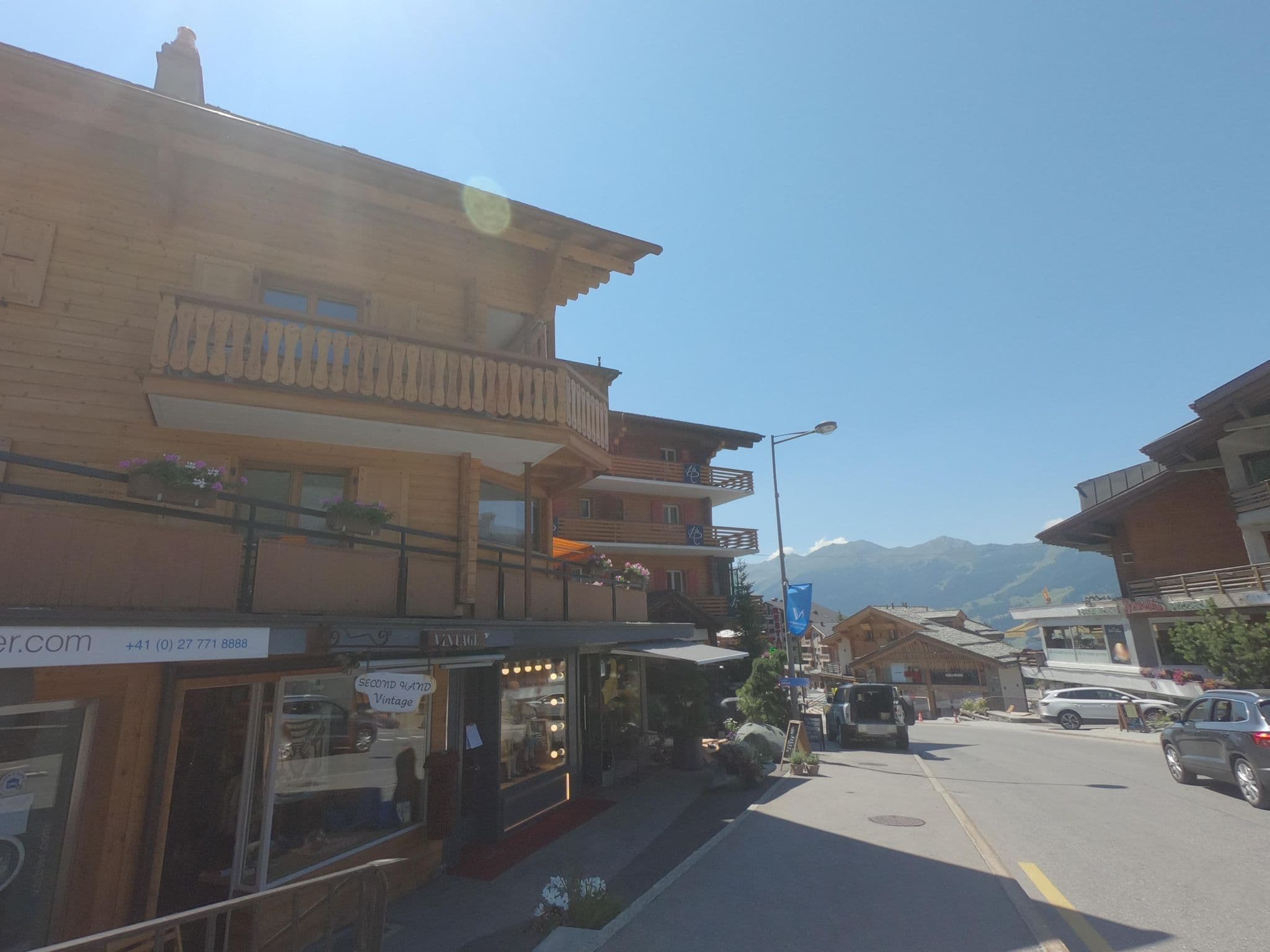 Street view near Calesberg, Verbier — © frankvival (CC BY-SA · Mapillary)