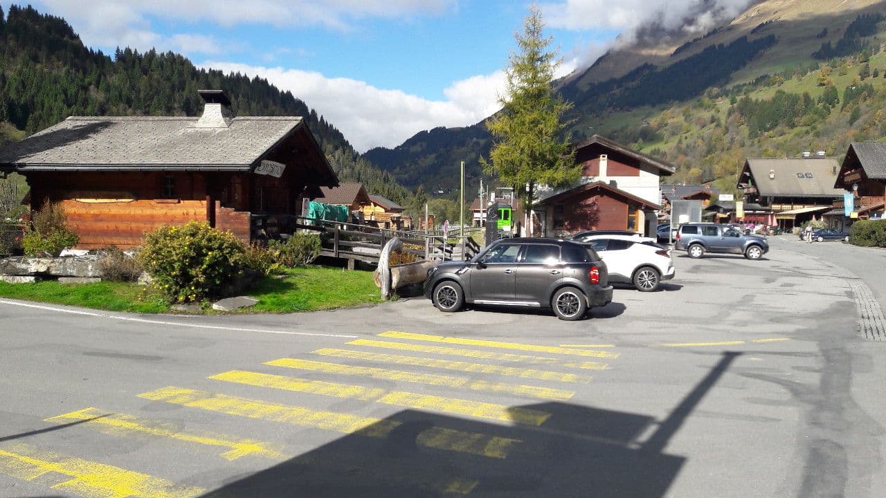 Street view near Hotel Du Chamois, Villars-sur-Ollon — © crontab (CC BY-SA · Mapillary)