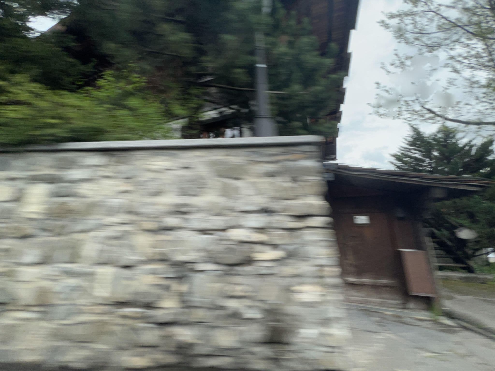 Street view near Hostellerie Alpenrose, Saanen — © yellowracer (CC BY-SA · Mapillary)