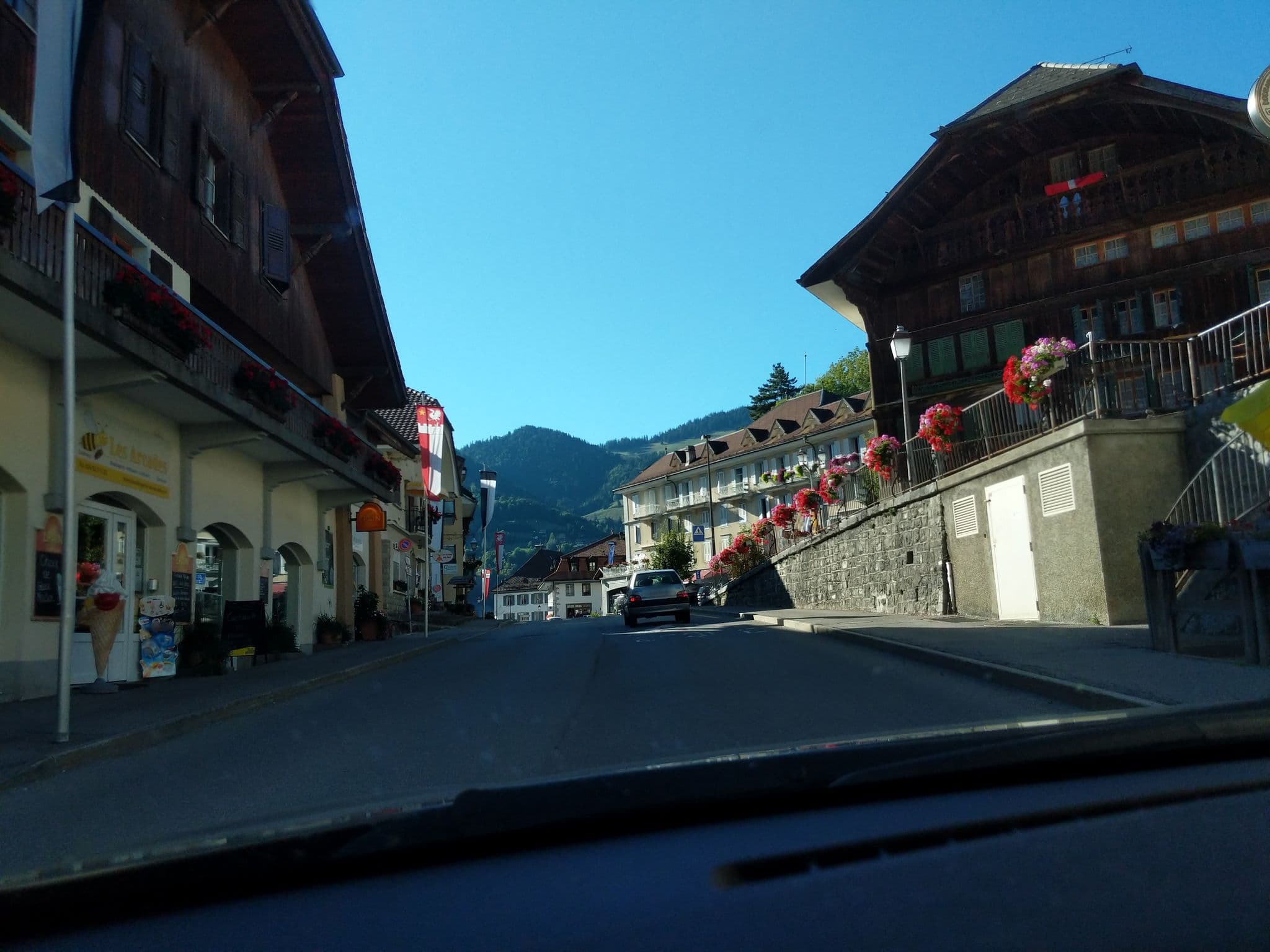 Street view near Hotel Marechal Ferrant, Charmey — © mapmaniak (CC BY-SA · Mapillary)