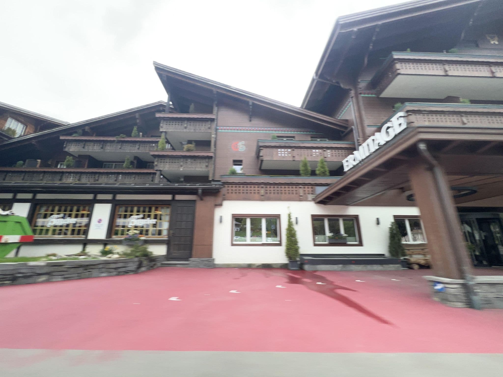Street view near Wellness- & Spa-Hotel Ermitage, Saanen — © yellowracer (CC BY-SA · Mapillary)