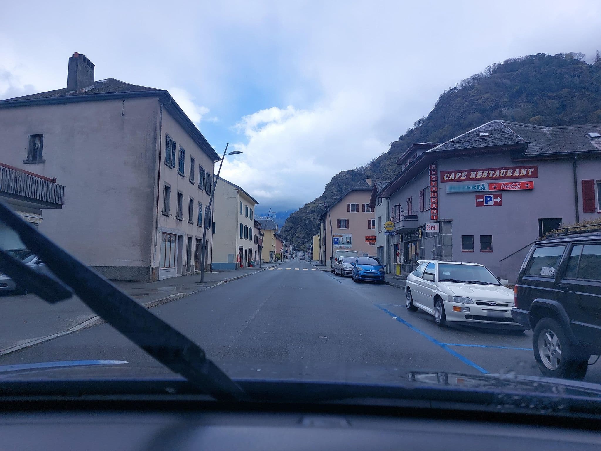 Street view near Hôtel Pont du Trient, Vernayaz — © Balbenar (CC BY-SA · Mapillary)