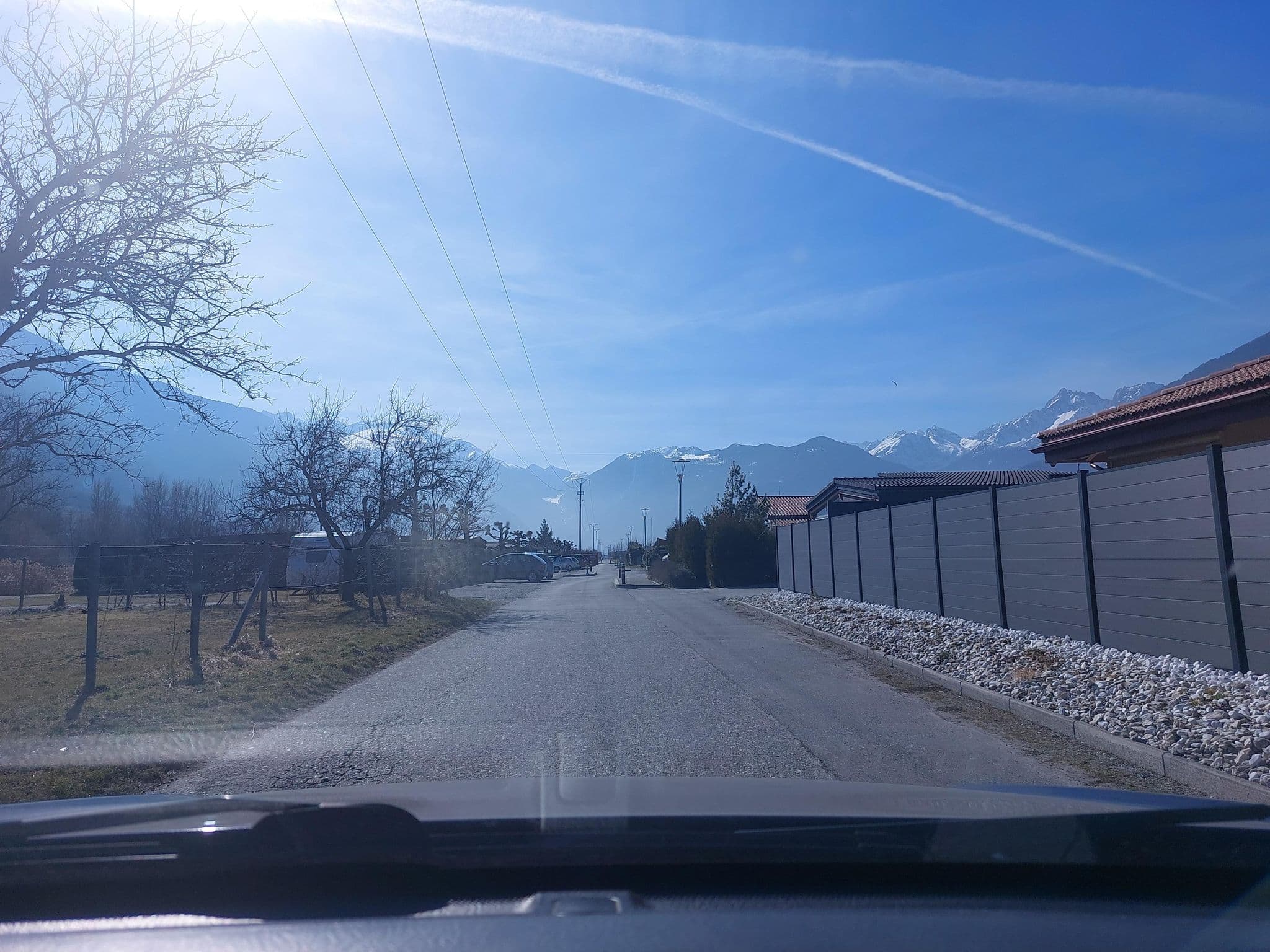 Street view near Hotel De Paris ,, Saxon — © Balbenar (CC BY-SA · Mapillary)