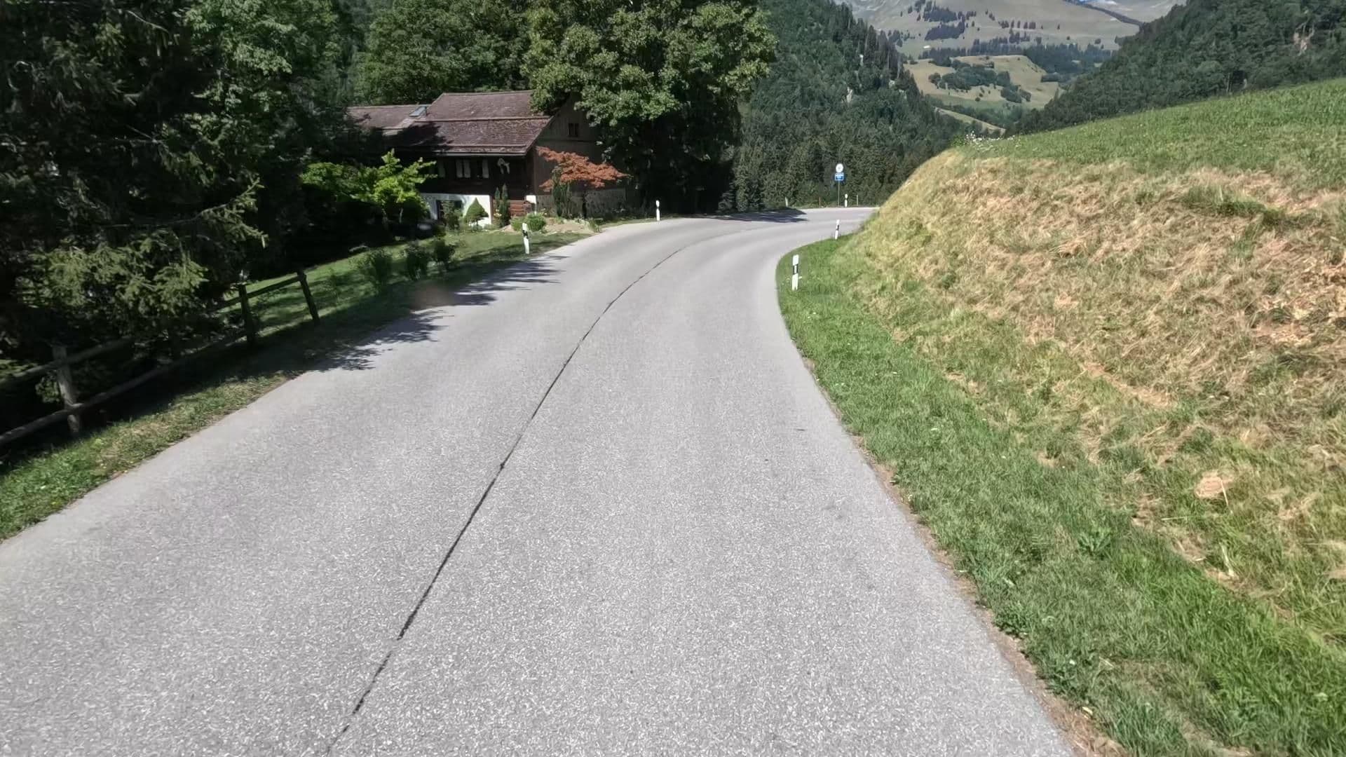 Street view near Chalet "Graines d'aventures", Château-d'Oex — © bct (CC BY-SA · Mapillary)