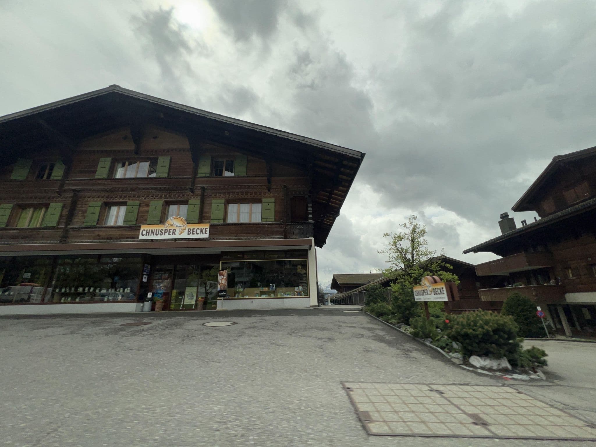 Street view near Hotel-Restaurant Bahnhof, Saanen — © yellowracer (CC BY-SA · Mapillary)