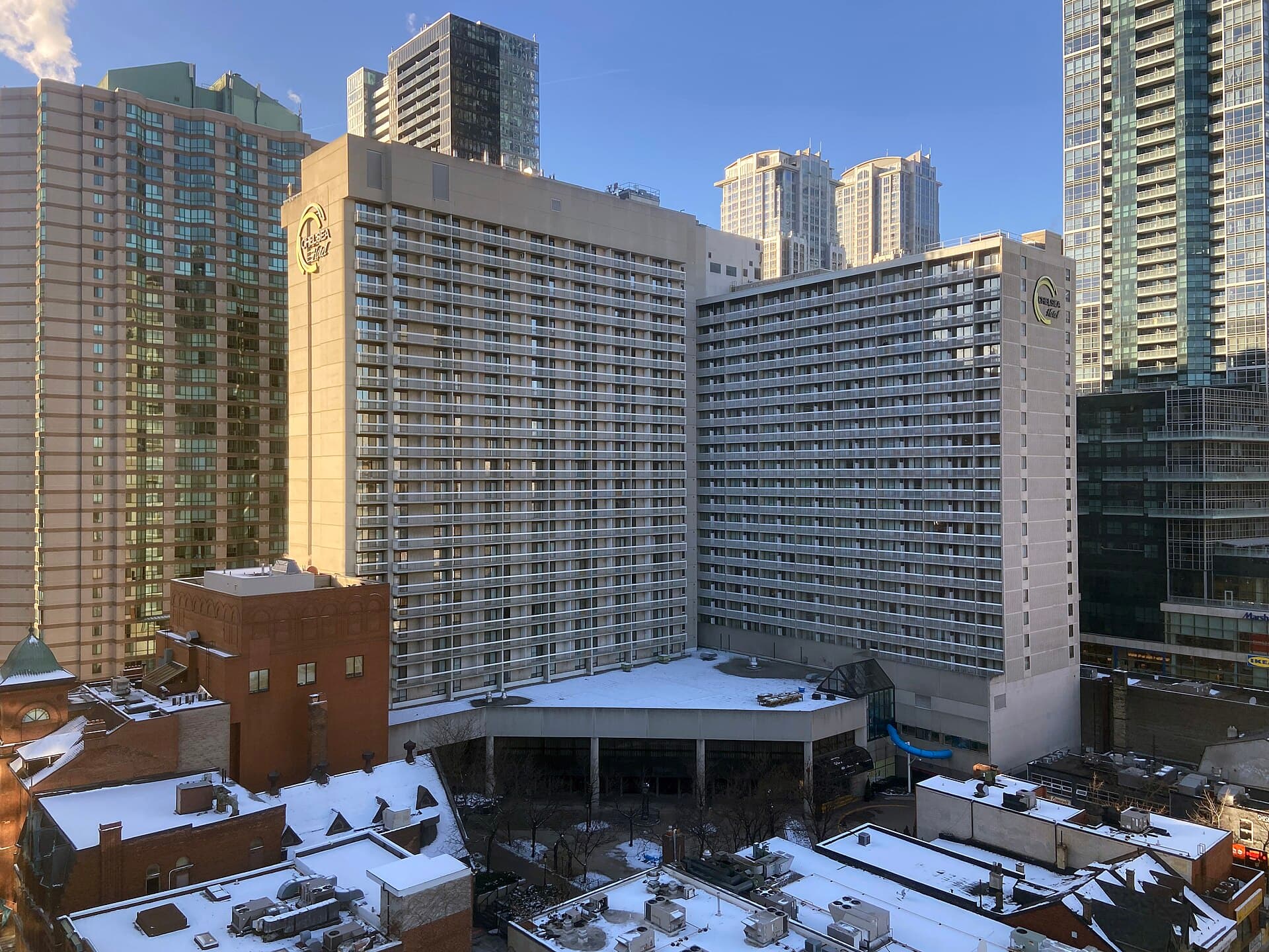 Chelsea Hotel, Toronto (via Wikimedia Commons, CC BY 4.0)