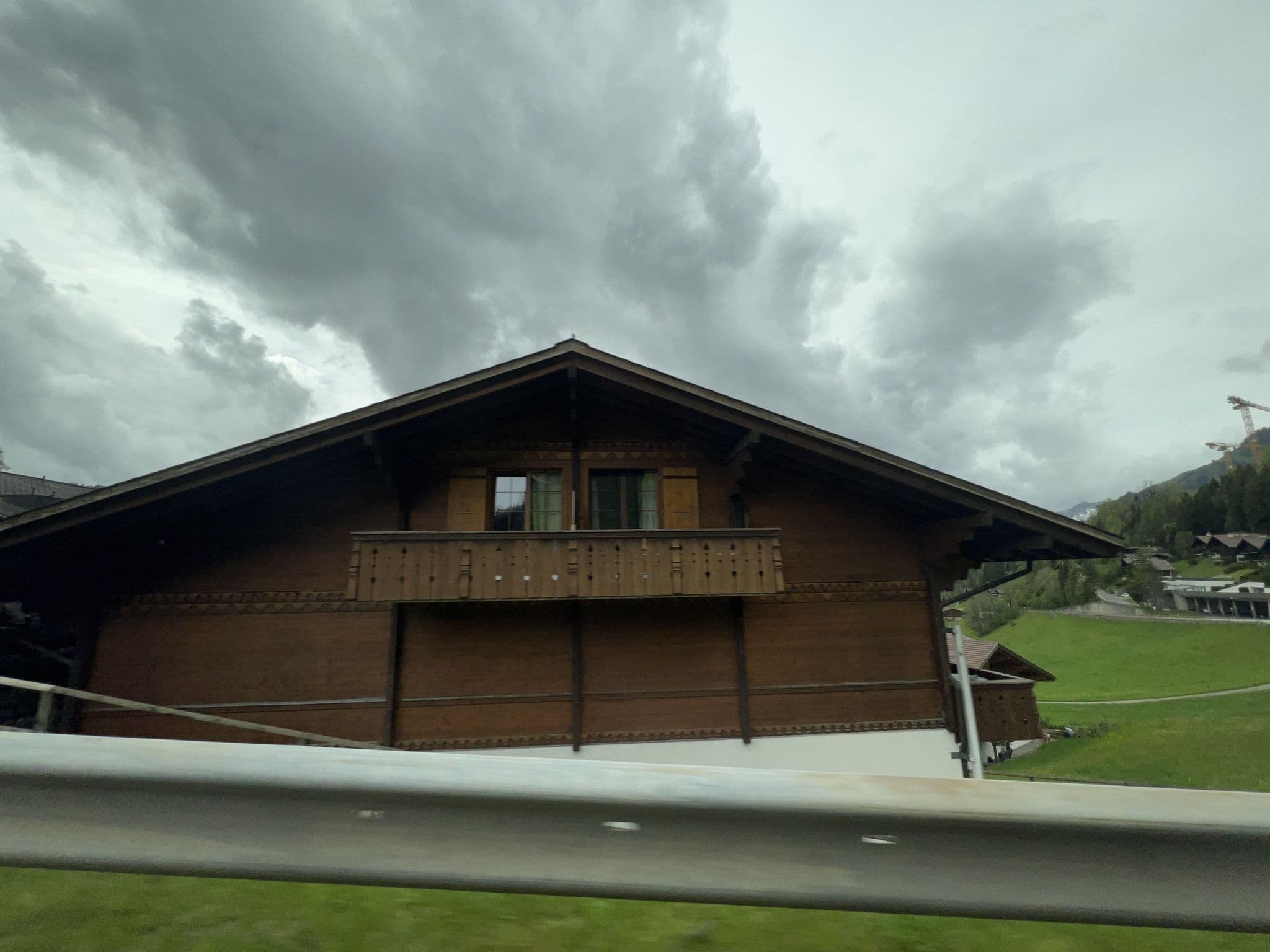 Street view near Steigenberger Hotel Gstaad-Saanen, Saanen — © yellowracer (CC BY-SA · Mapillary)