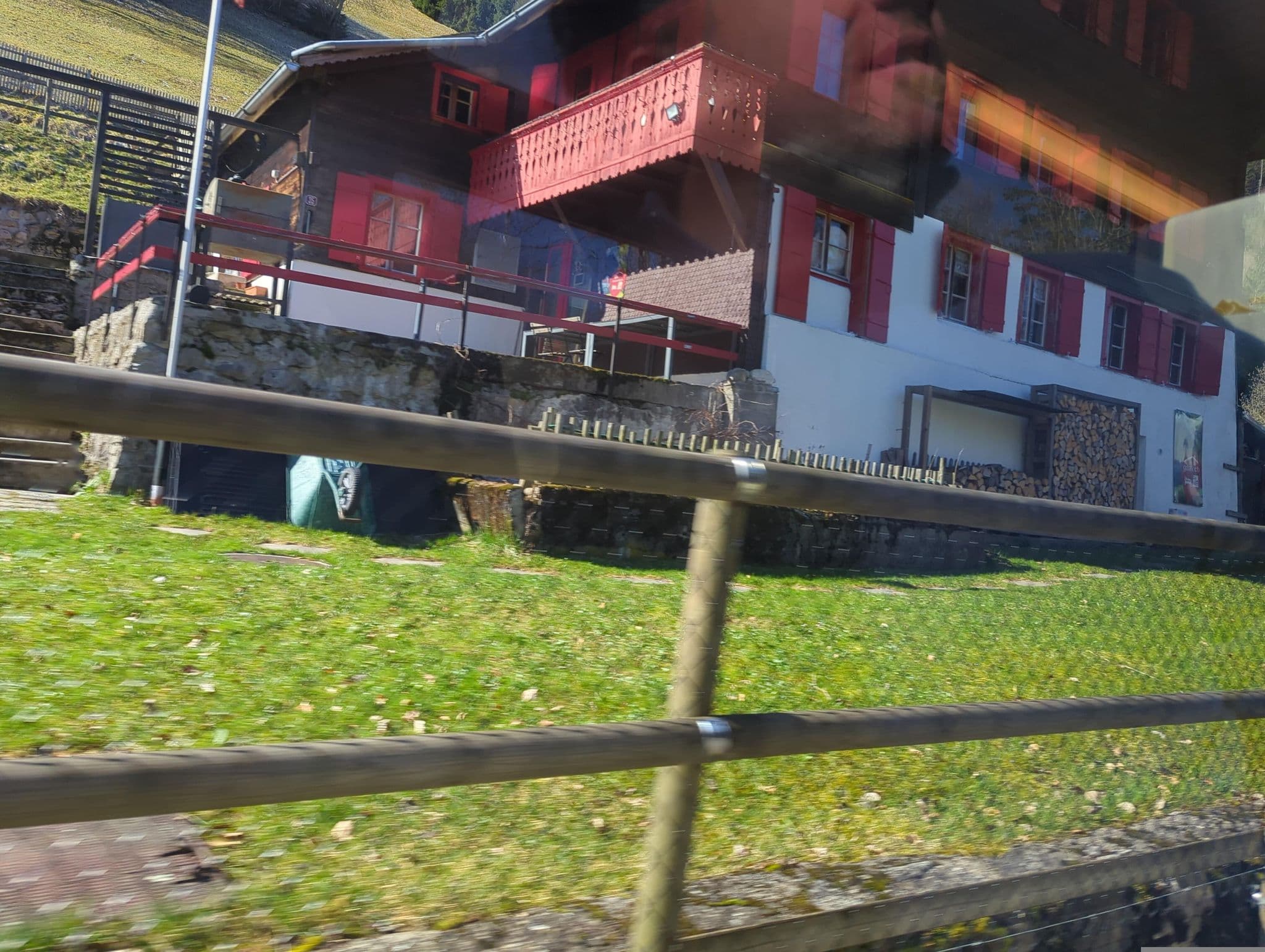 Street view near Chalet des Graines d'aventures, Château-d'Oex — © oeschinen (CC BY-SA · Mapillary)