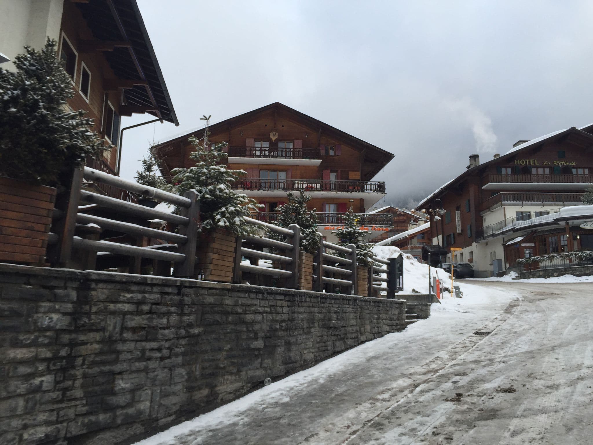 Street view near Farinet Hotel, Verbier — © jesolem (CC BY-SA · Mapillary)