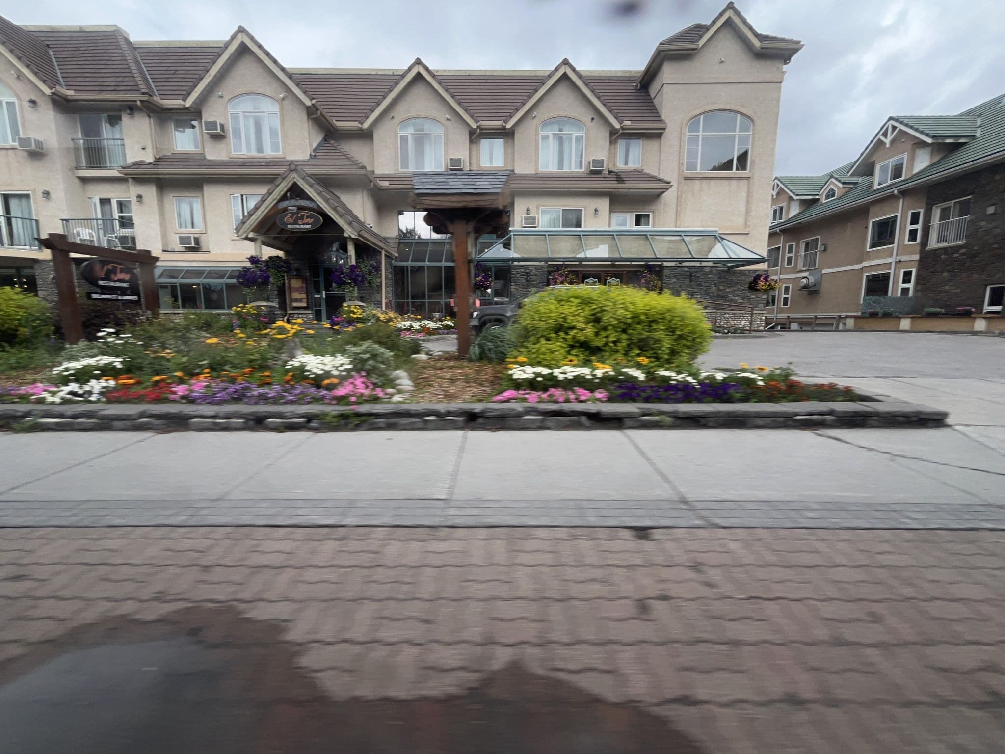 Street view near Irwins Mountain Inn, Banff