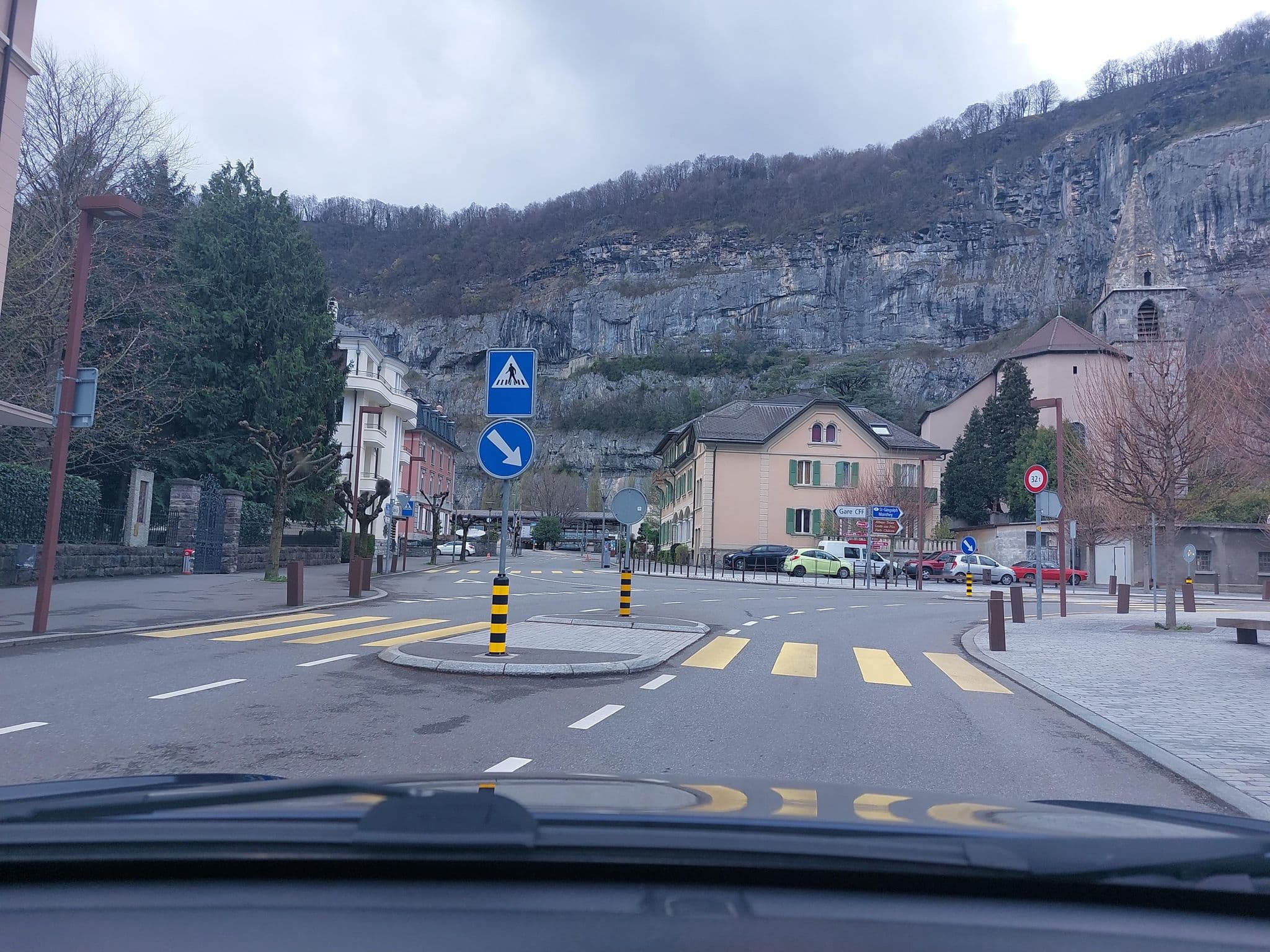 Street view near Minotel La Dent Du Midi in Saint Maurice, Switzerland, Saint-Maurice — © Balbenar (CC BY-SA · Mapillary)