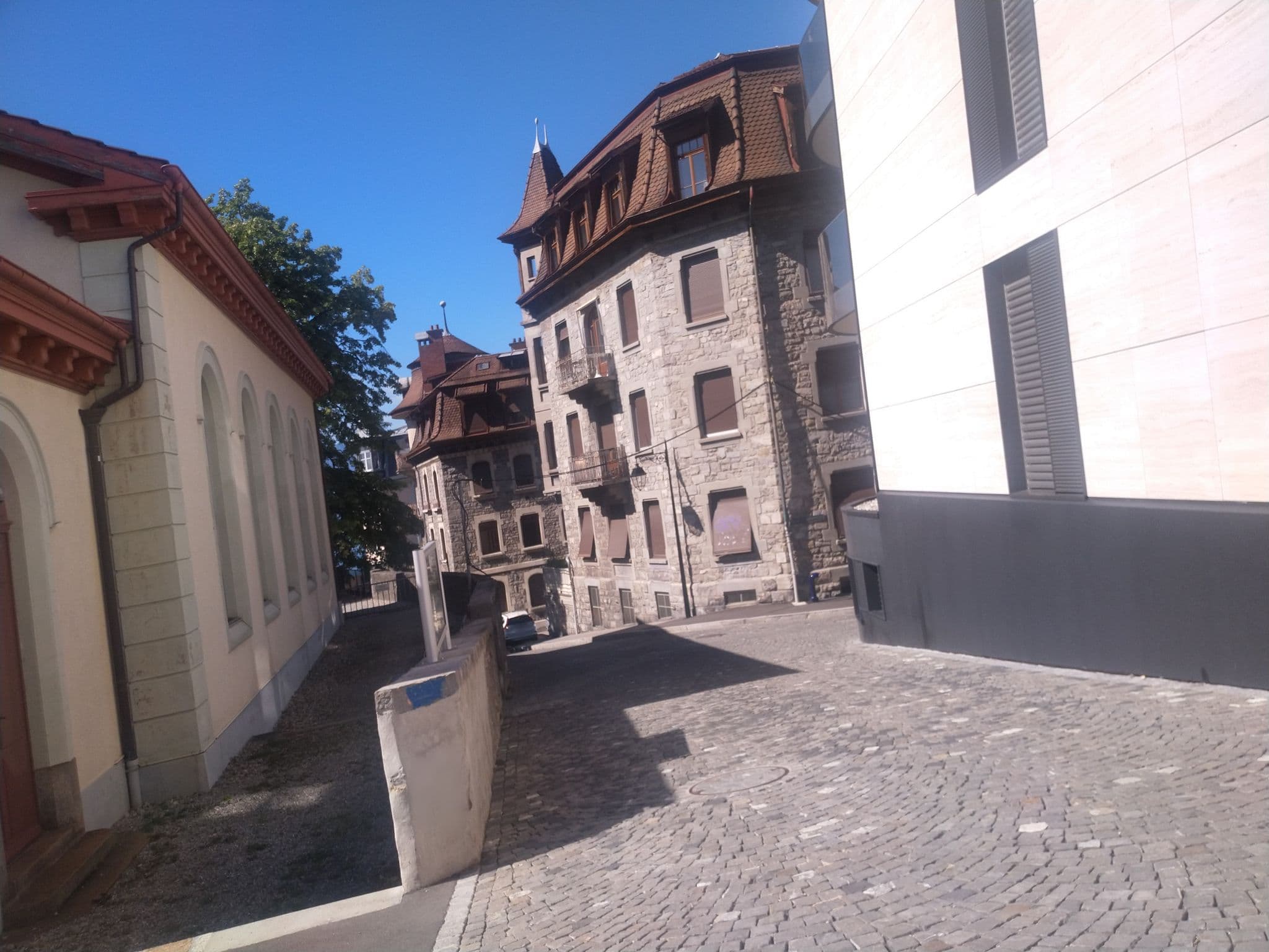 Street view near Pension Wilhelm, Montreux — © pablopita (CC BY-SA · Mapillary)