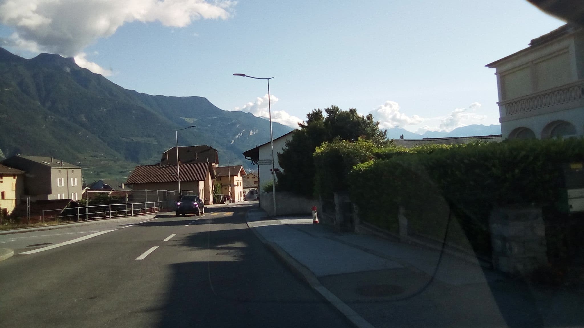 Street view near Domaine des Roses, Leytron — © randalf (CC BY-SA · Mapillary)