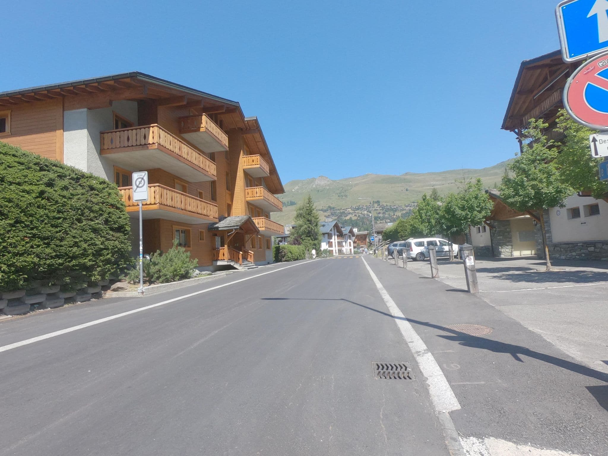 Street view near Elisabeth 219, Verbier — © frankvival (CC BY-SA · Mapillary)